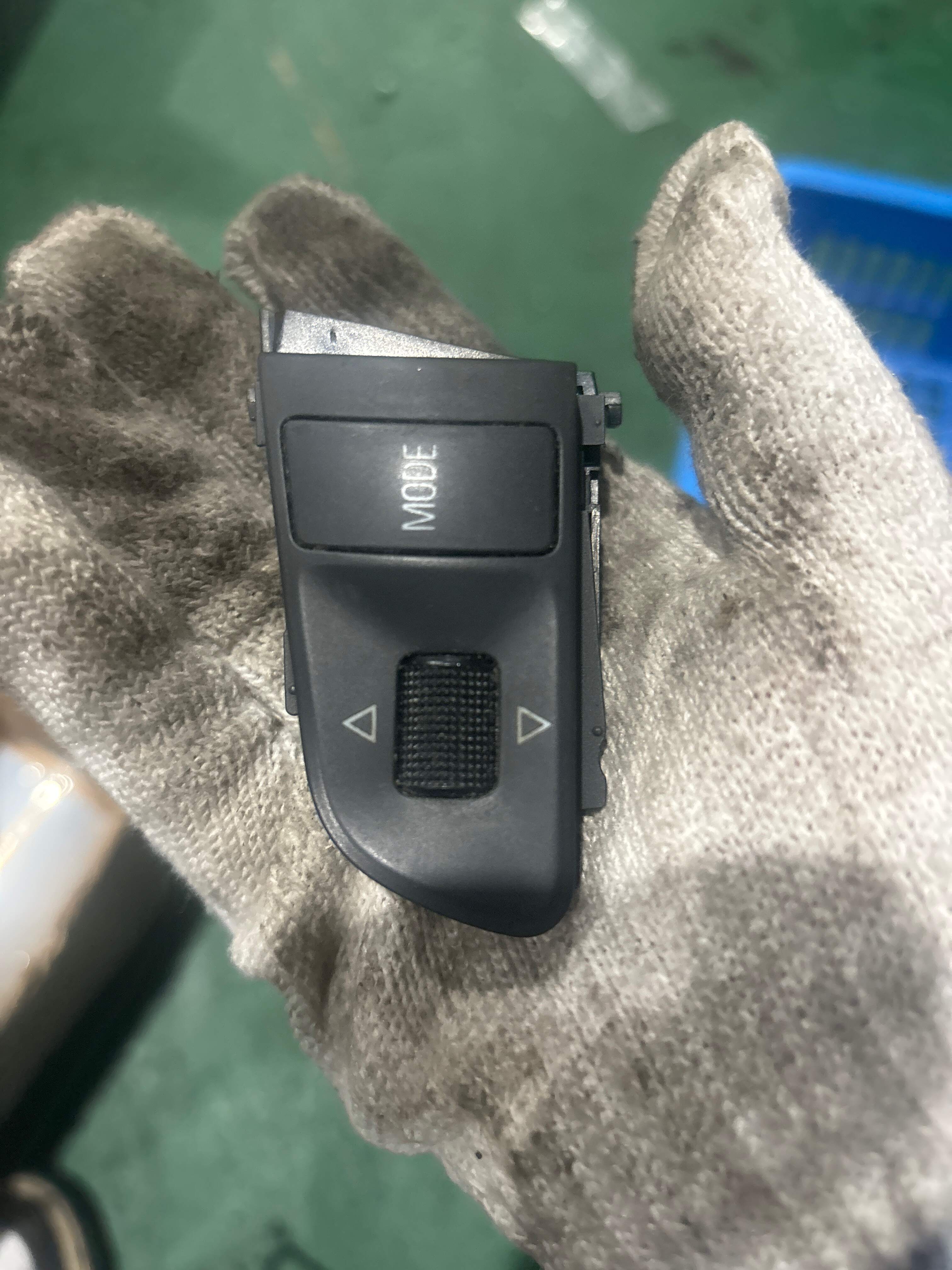 4F0951527E 多功能按钮