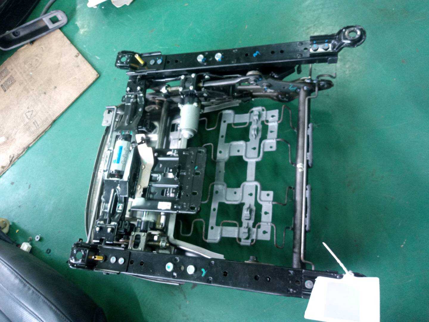 88500B3400 驾驶员座椅底座滑轨