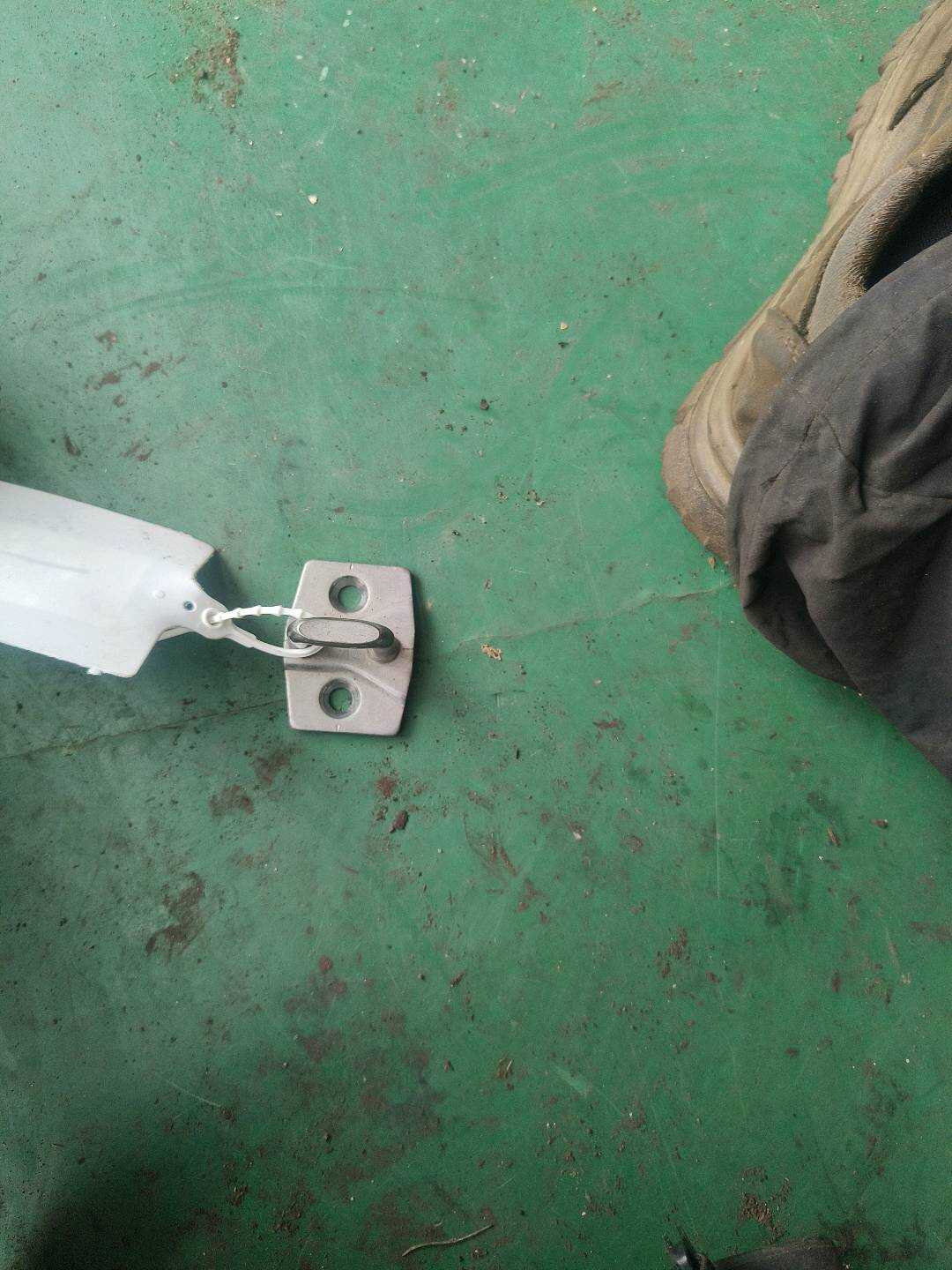 51217248296 前门锁栓