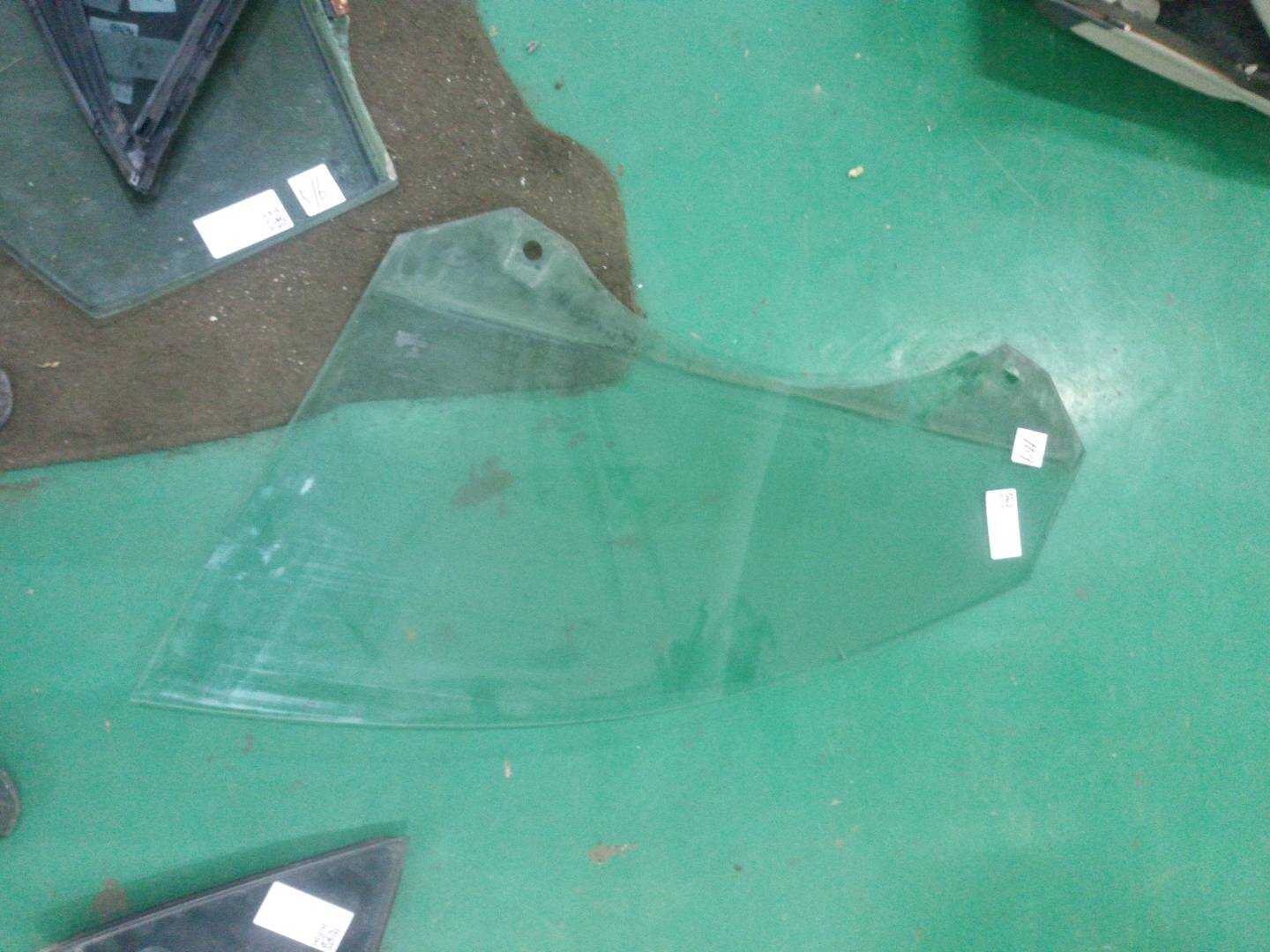 L4F0845202C 前门玻璃(右)