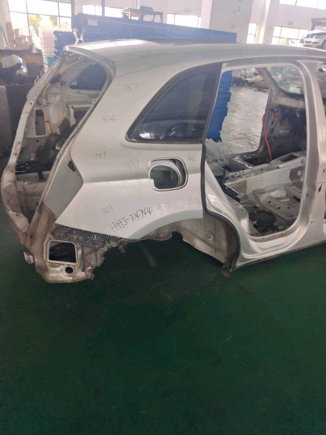 8R0810980 后轮罩内板（右）