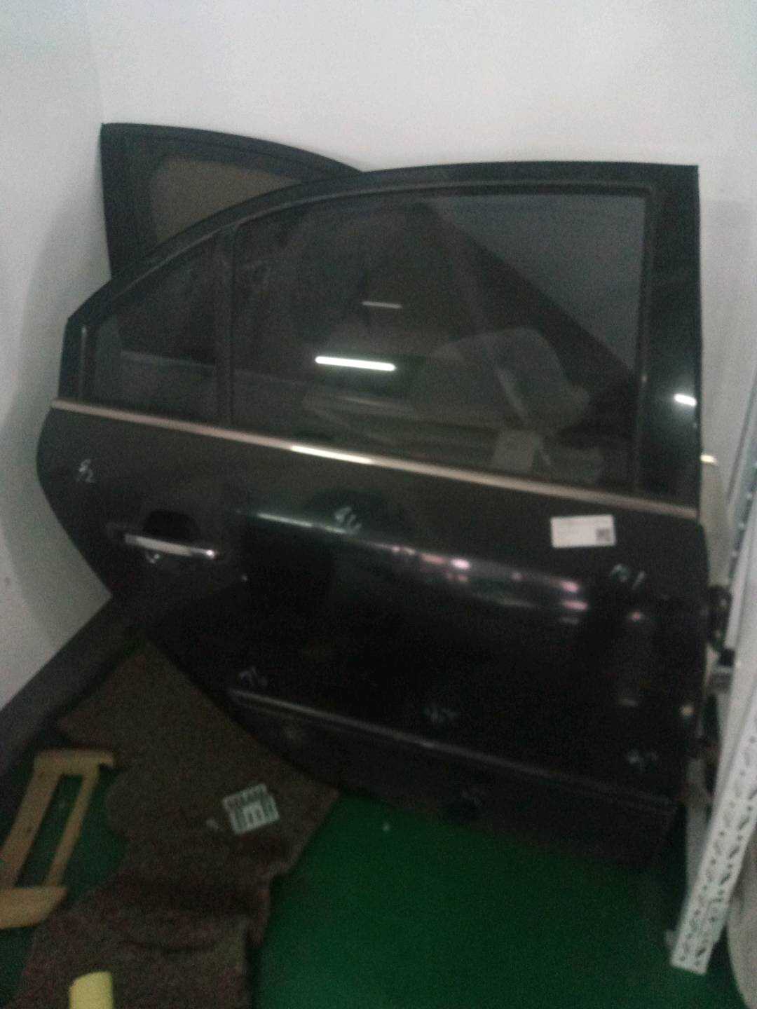 770040R000 后门壳(右)