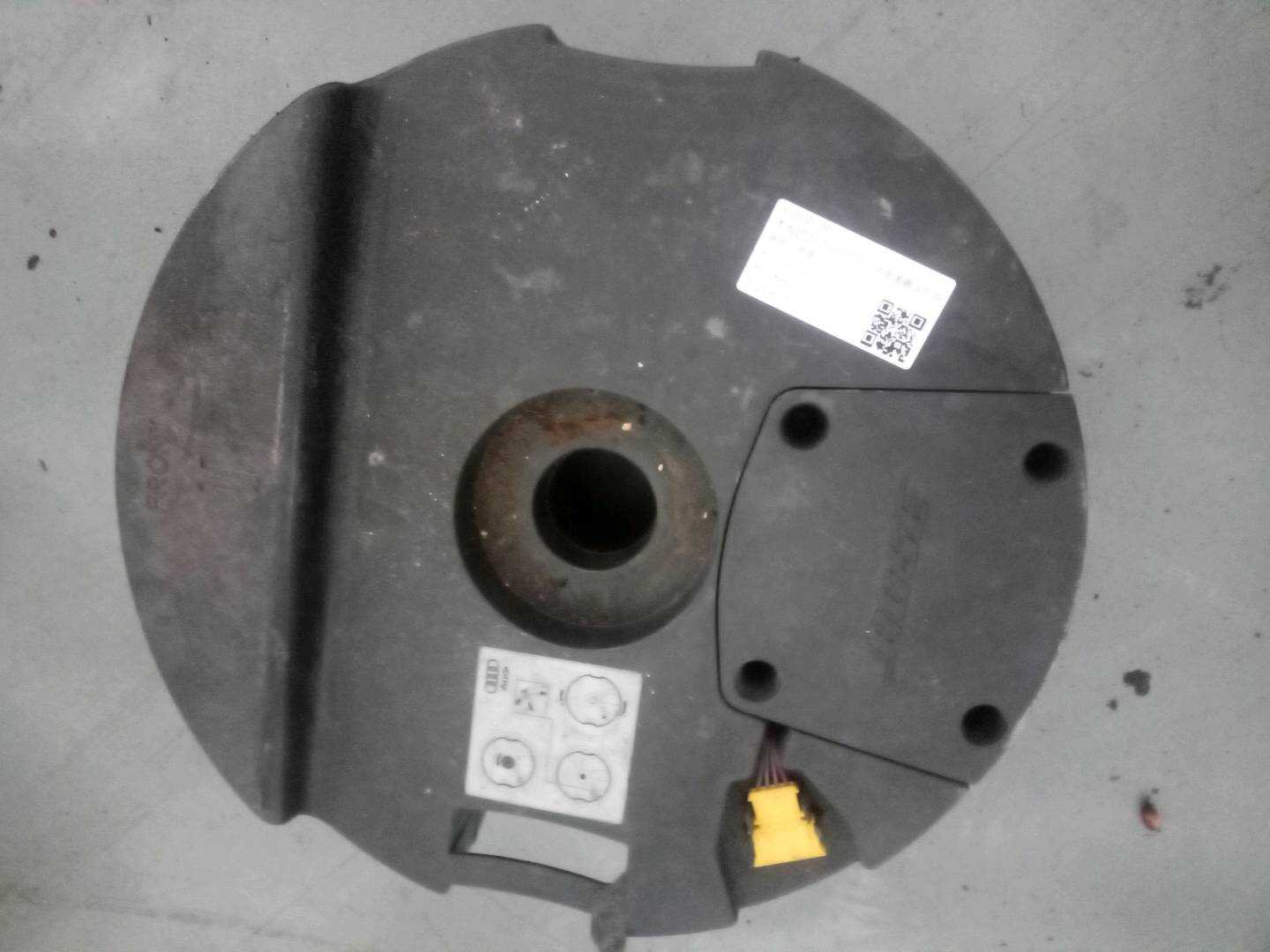 4L0012113E 备胎工具箱