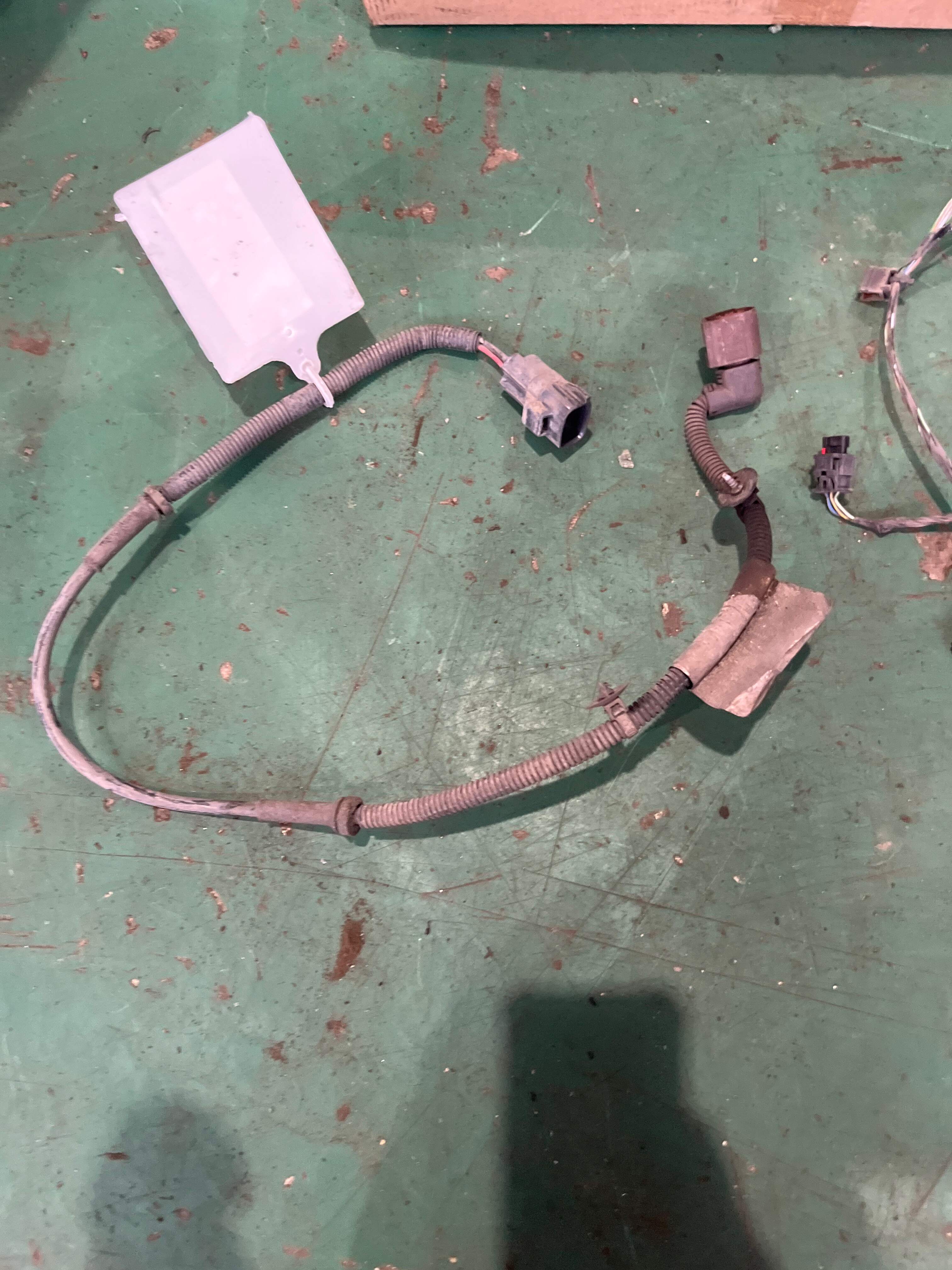LR051608 Parking Brake Motor Wiring Harness, Left