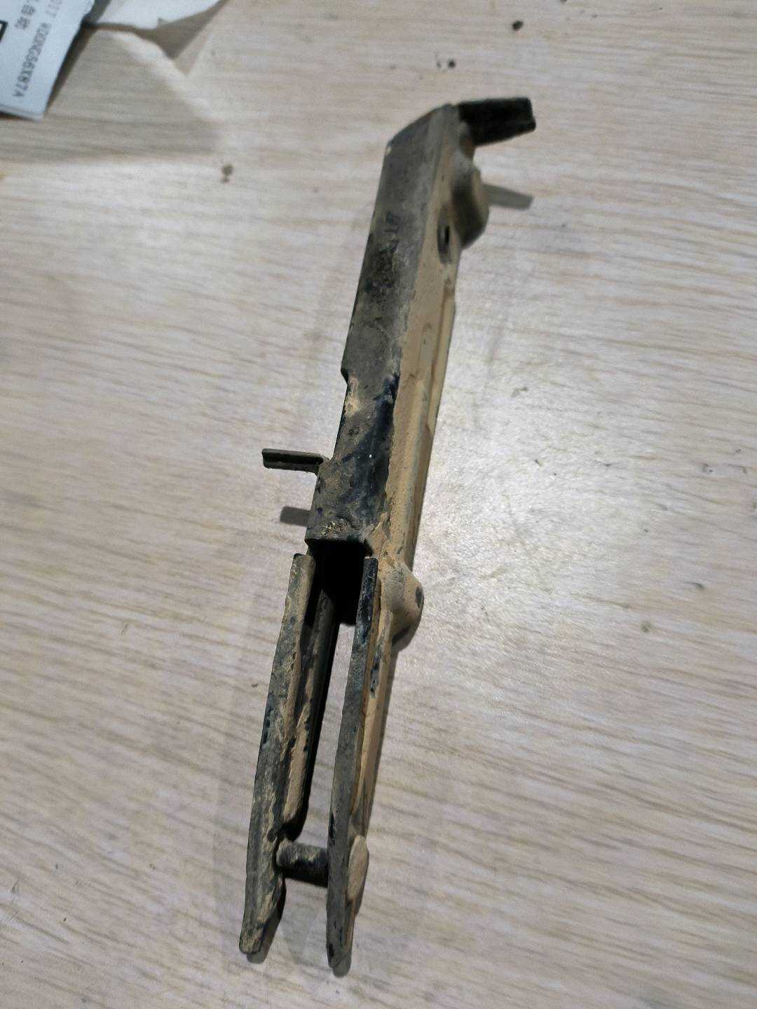 A2218850714 前保险杠侧支架(左上)