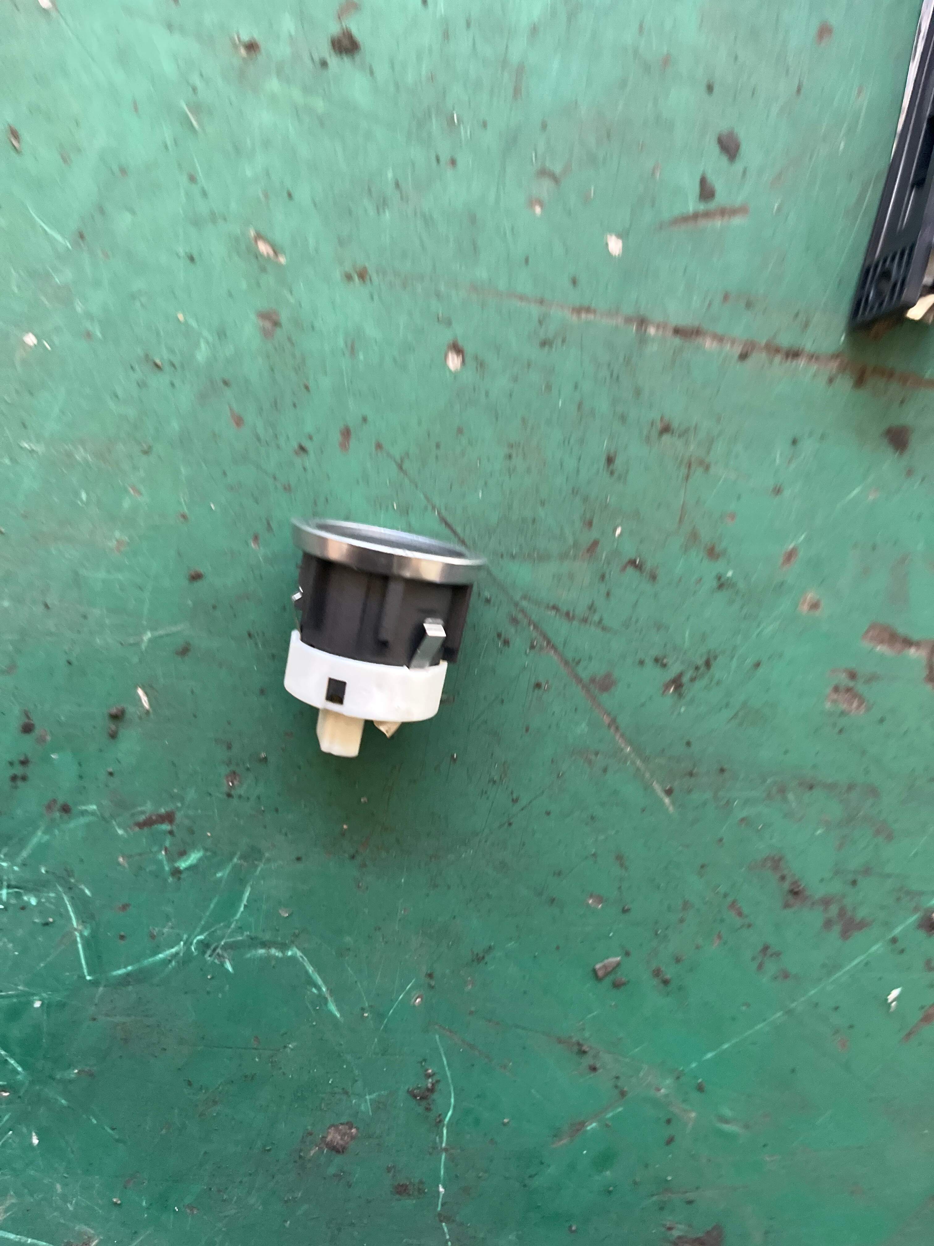 LR025904 Ignition Switch