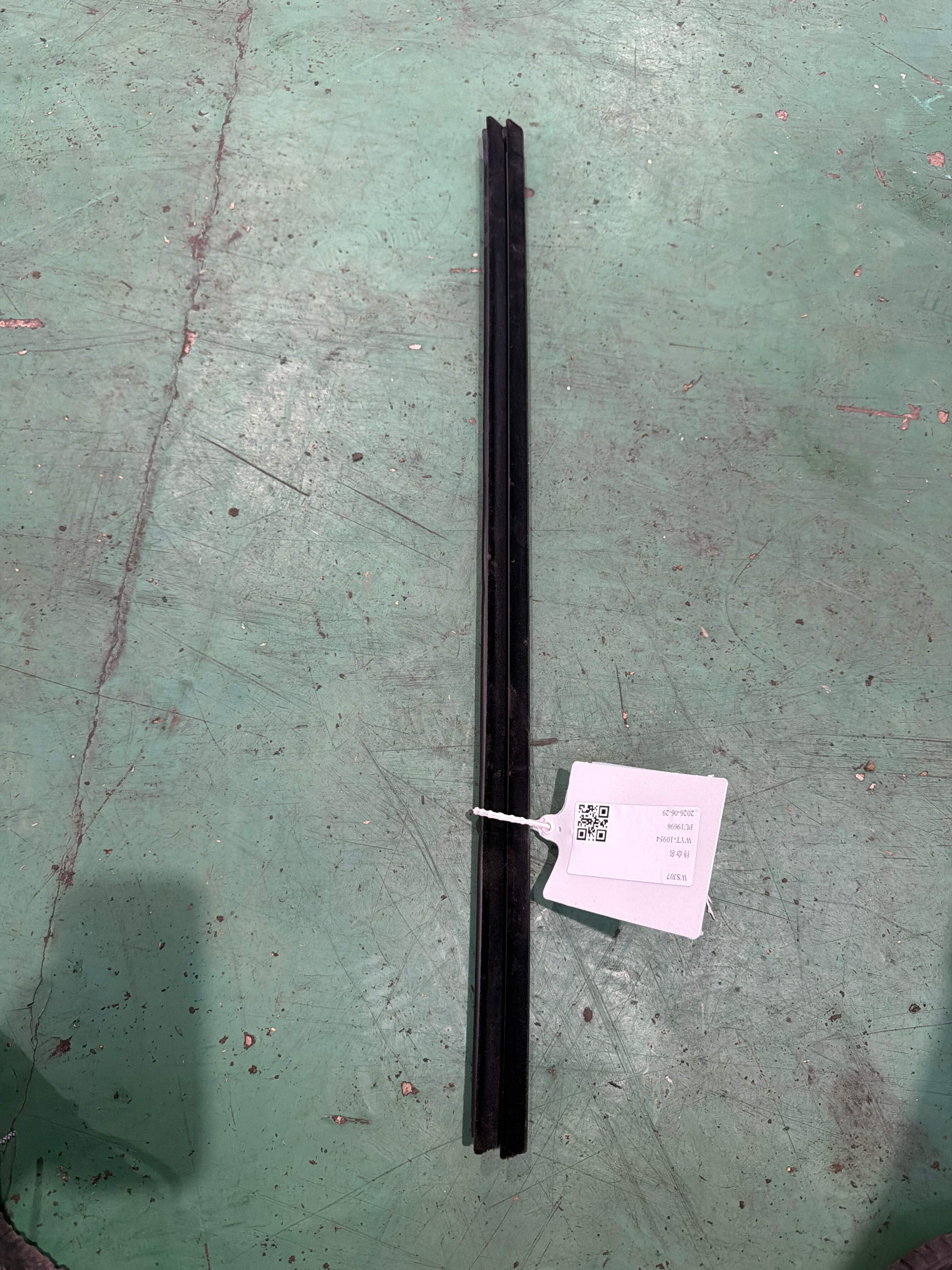 828351CA0A 后门玻璃压条(左内)