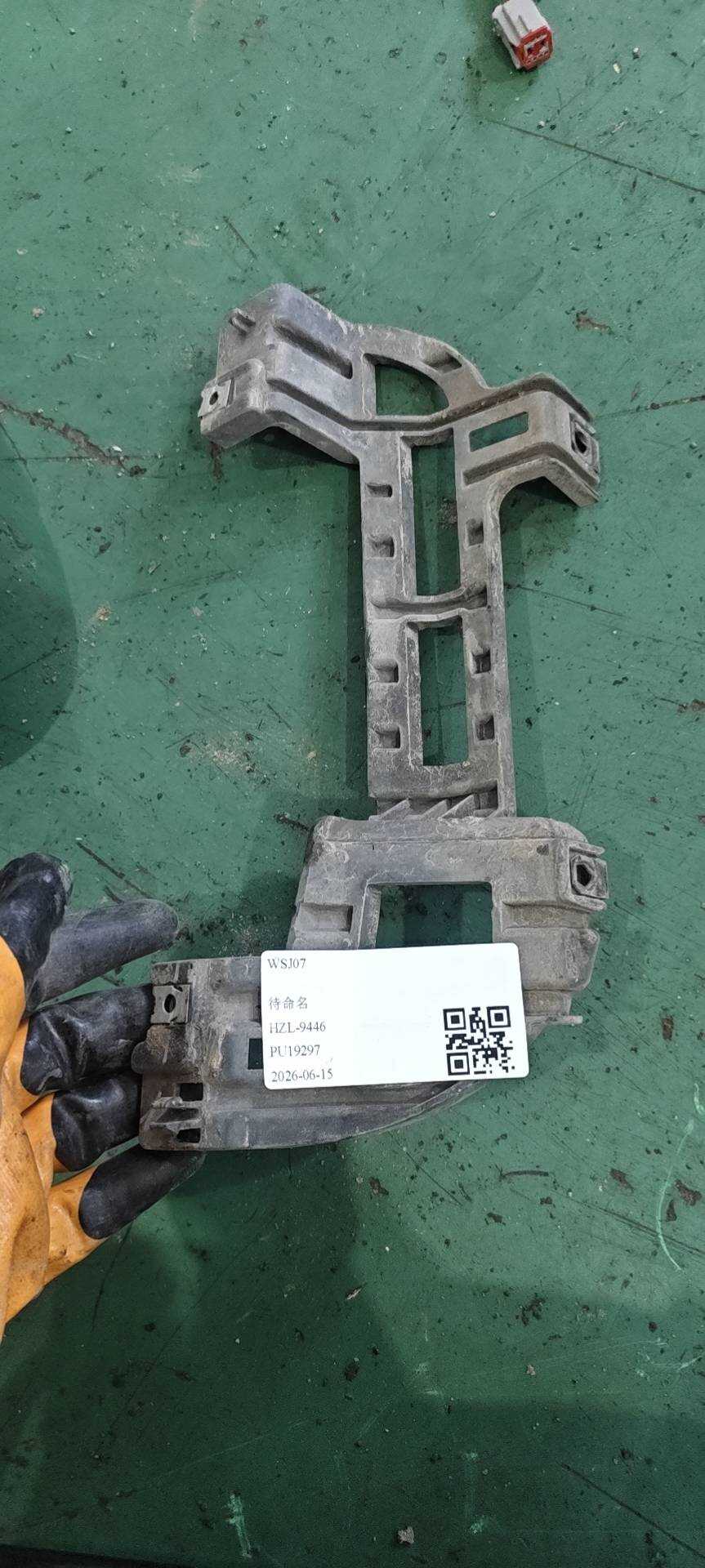 F2GBR102A98CC 后保险杠骨架支架(右)