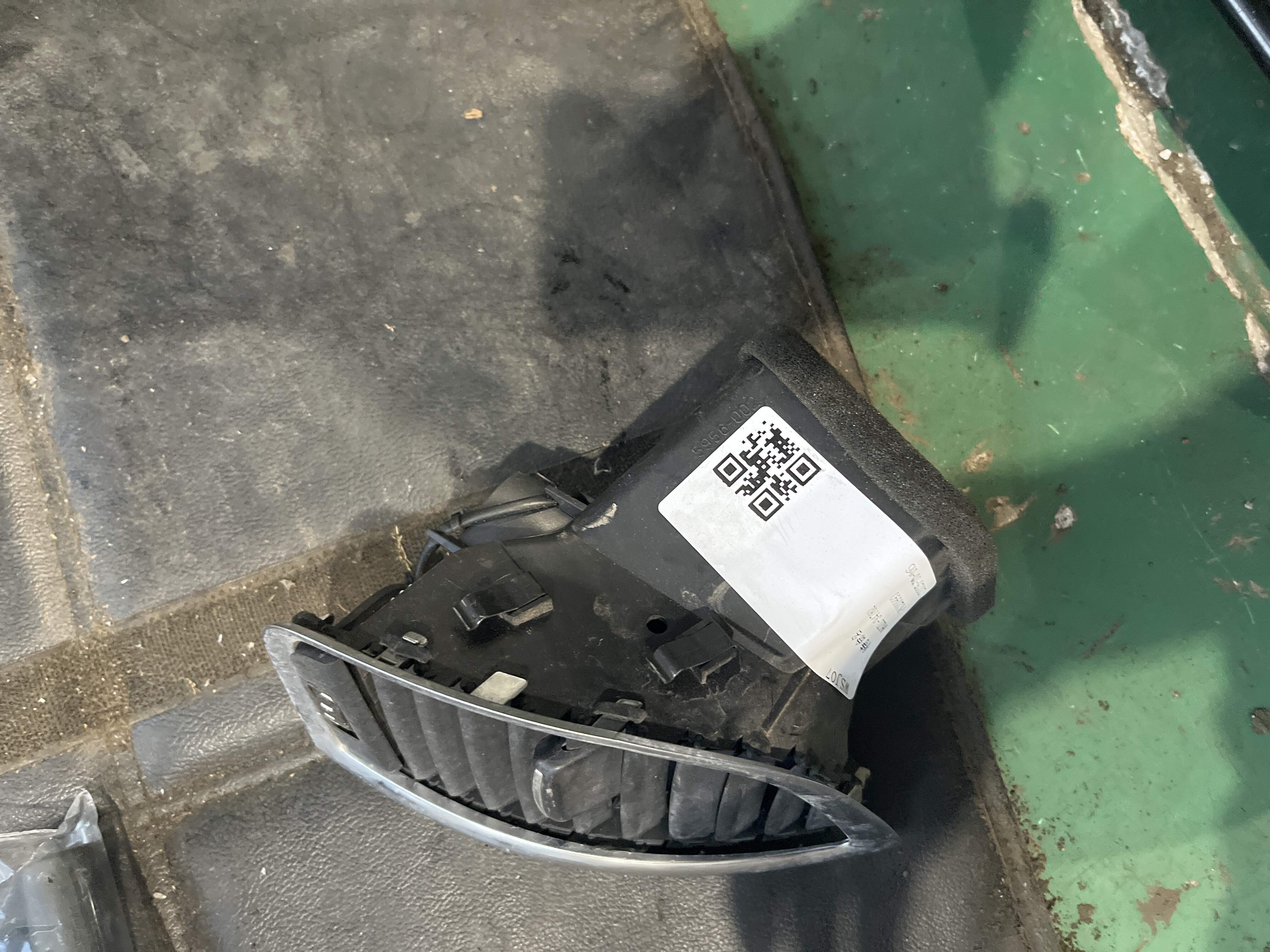 4L0820902T 仪表台出风口(右)