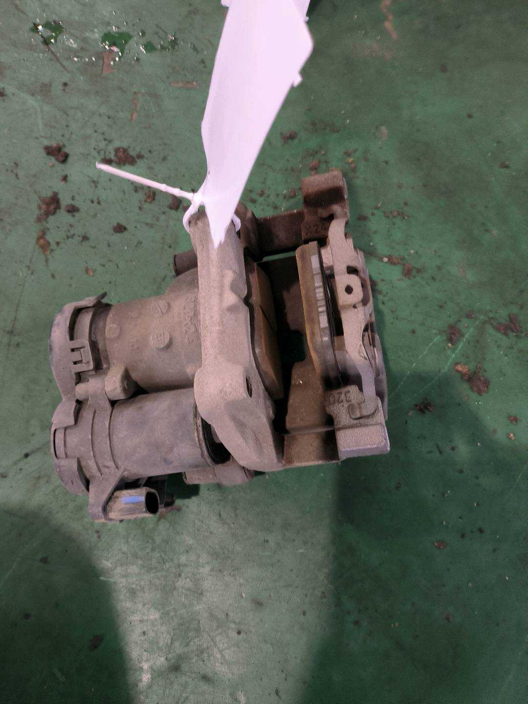 A2534230281 后制动分泵(右)