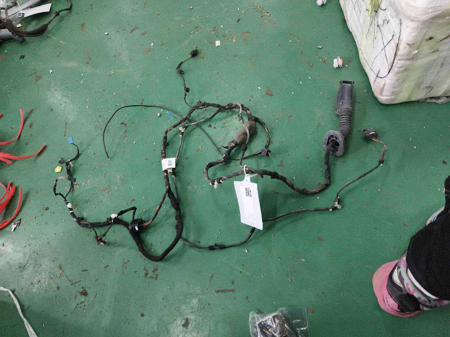 61128707314 Front Door Wiring Harness, Right