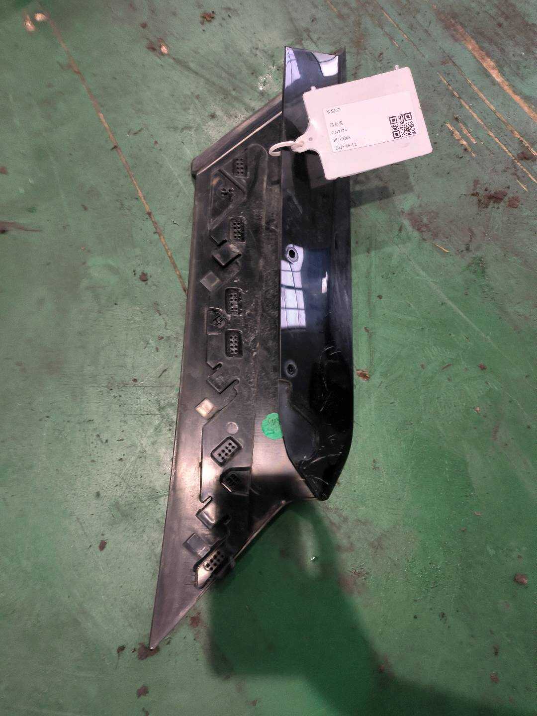 P0008902 Rear Left Quarter Glass Trim Panel