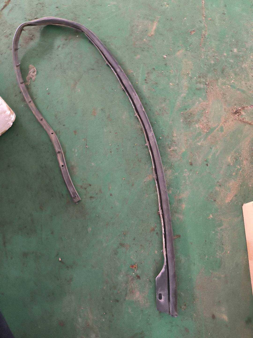 9676567980 前门车门密封胶条(左)