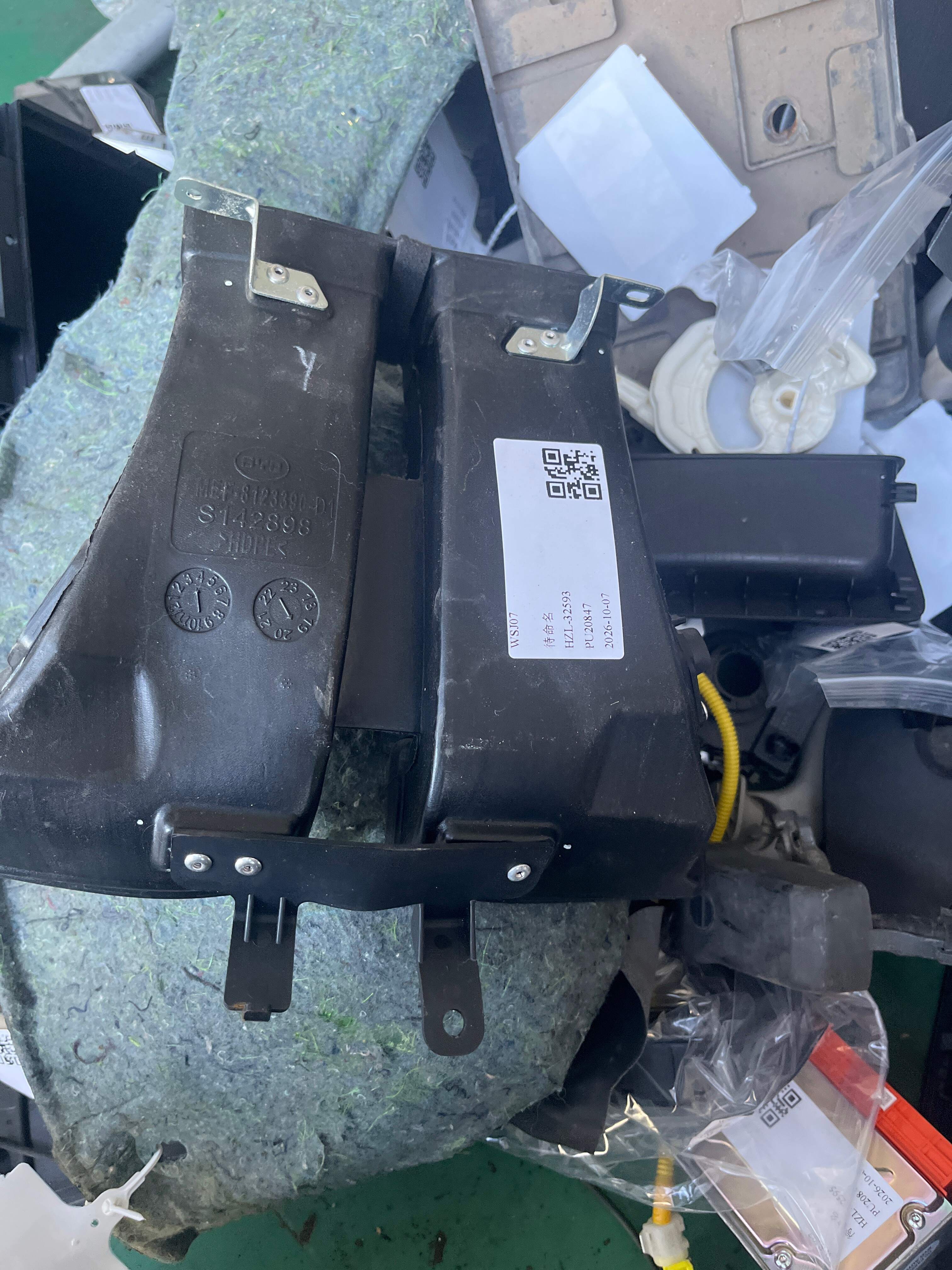 MEF8123390 仪表板中吹面风道总成Ⅱ