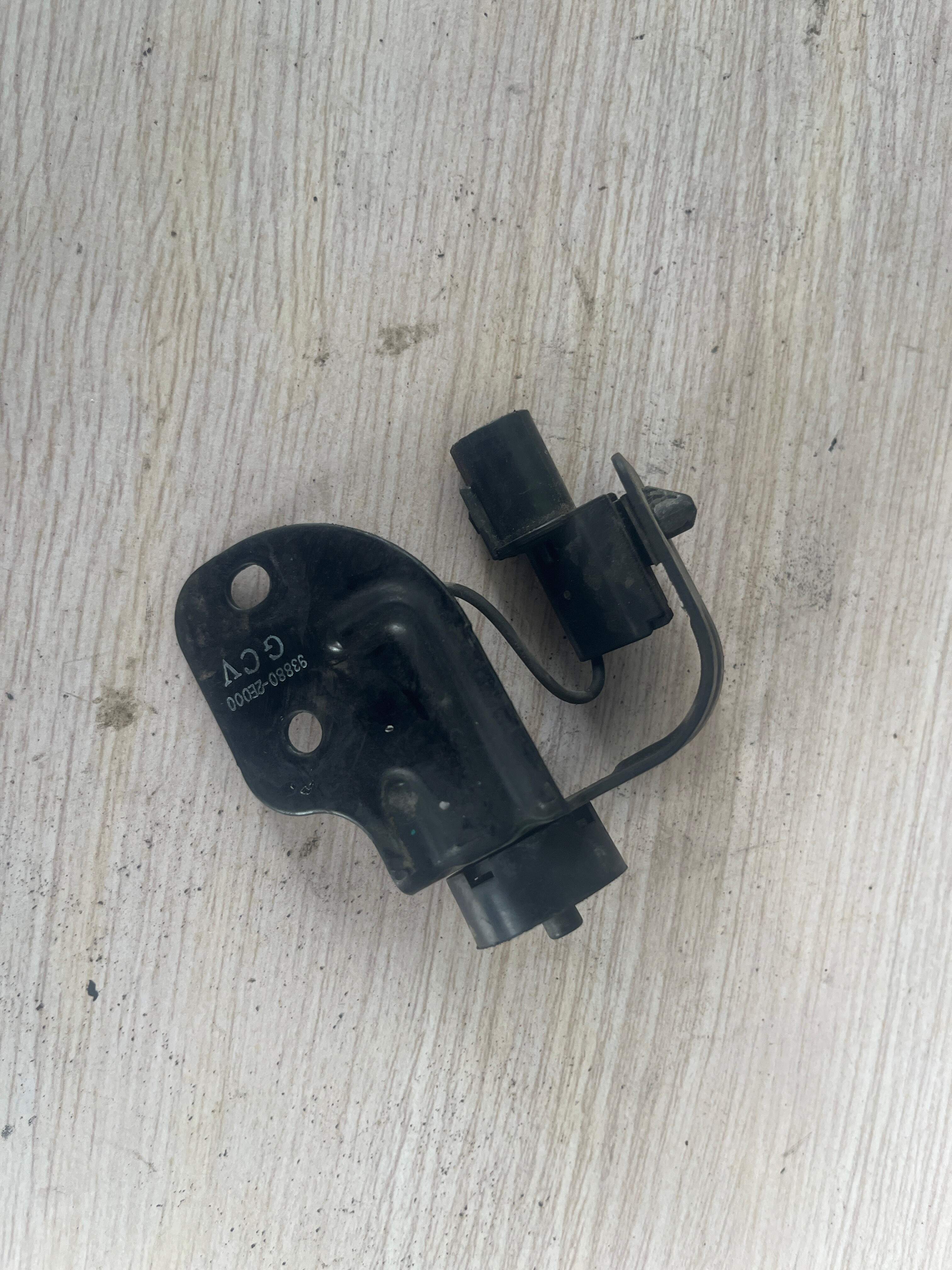 938802E000 尾盖开启开关