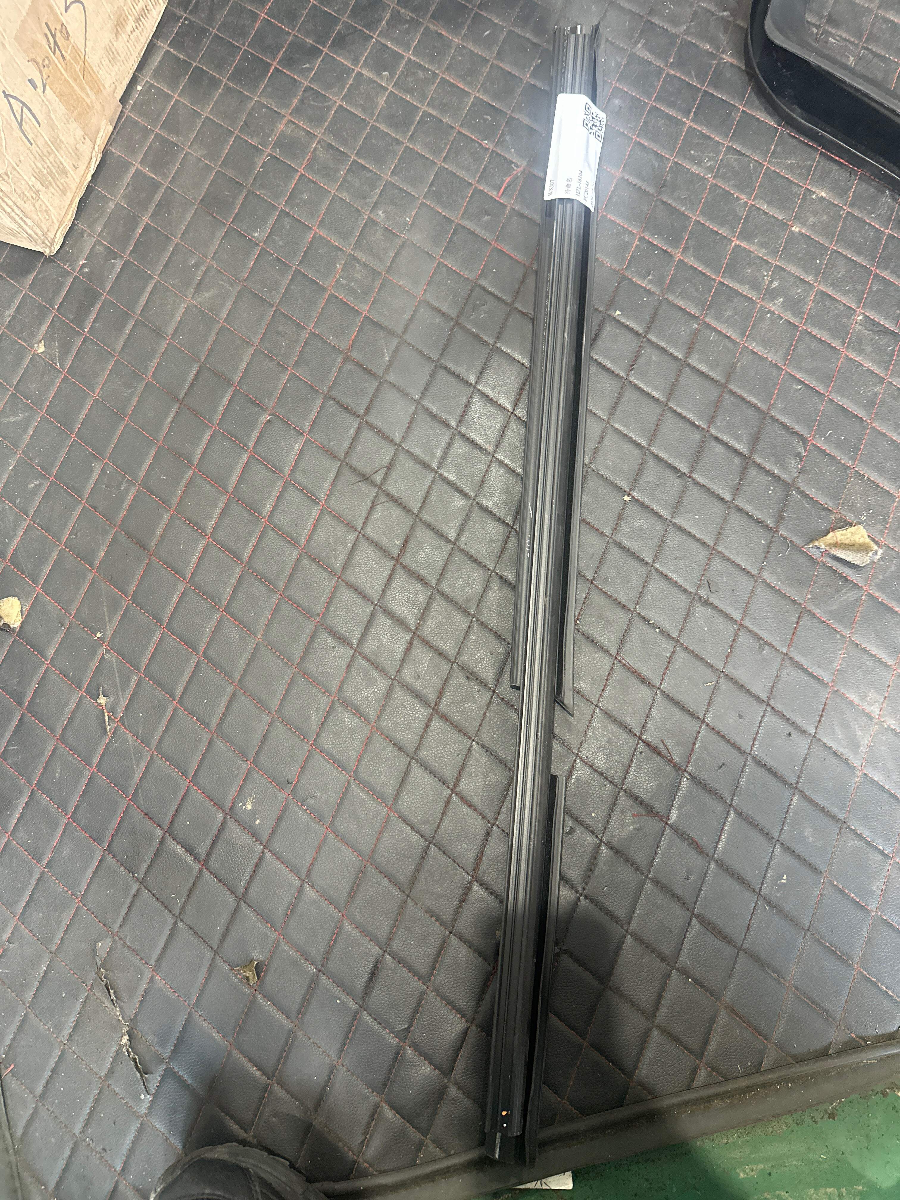 51357433108 后门玻璃压条(右外)