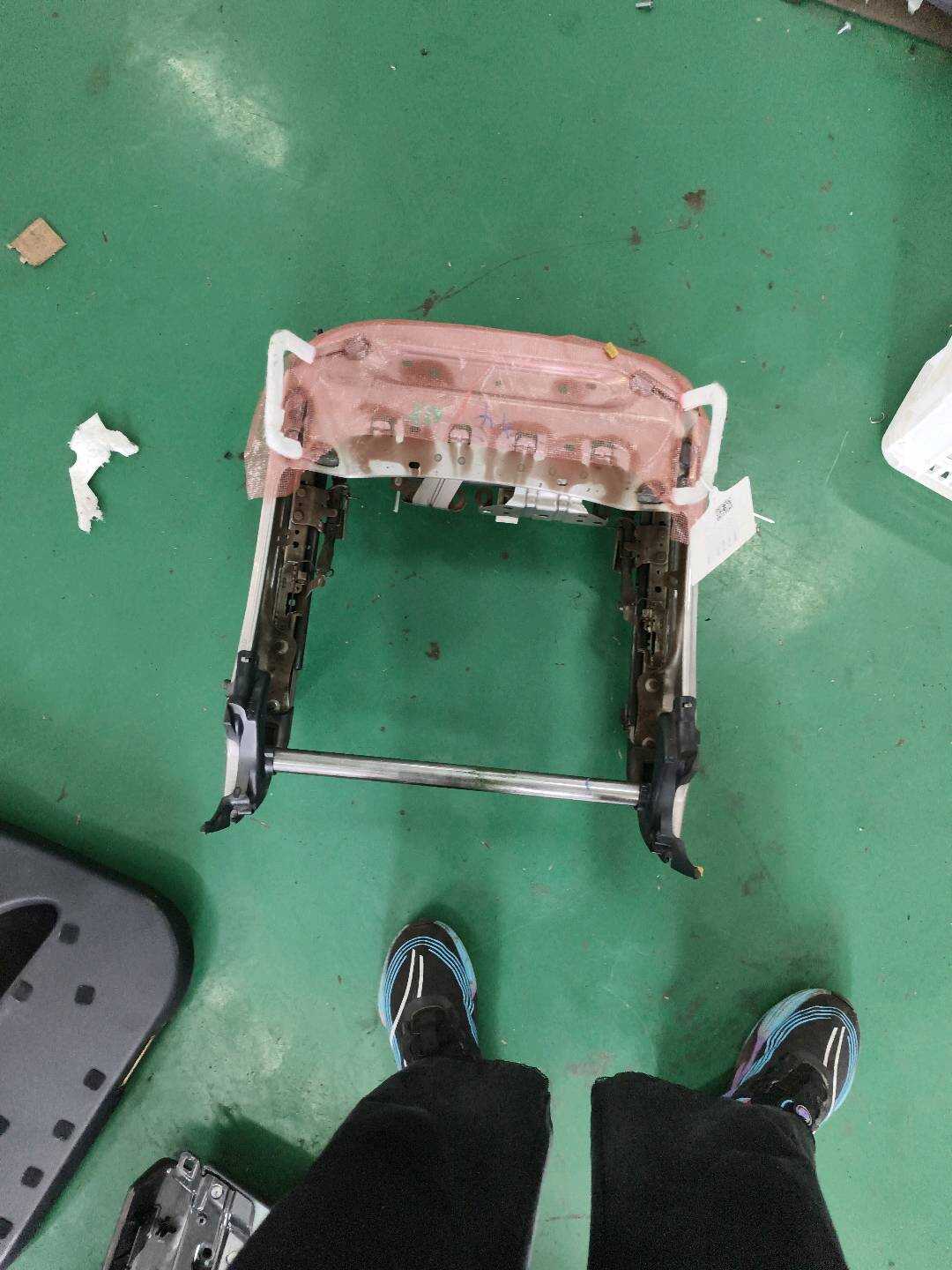 7161076040 副驾驶员座椅底座骨架