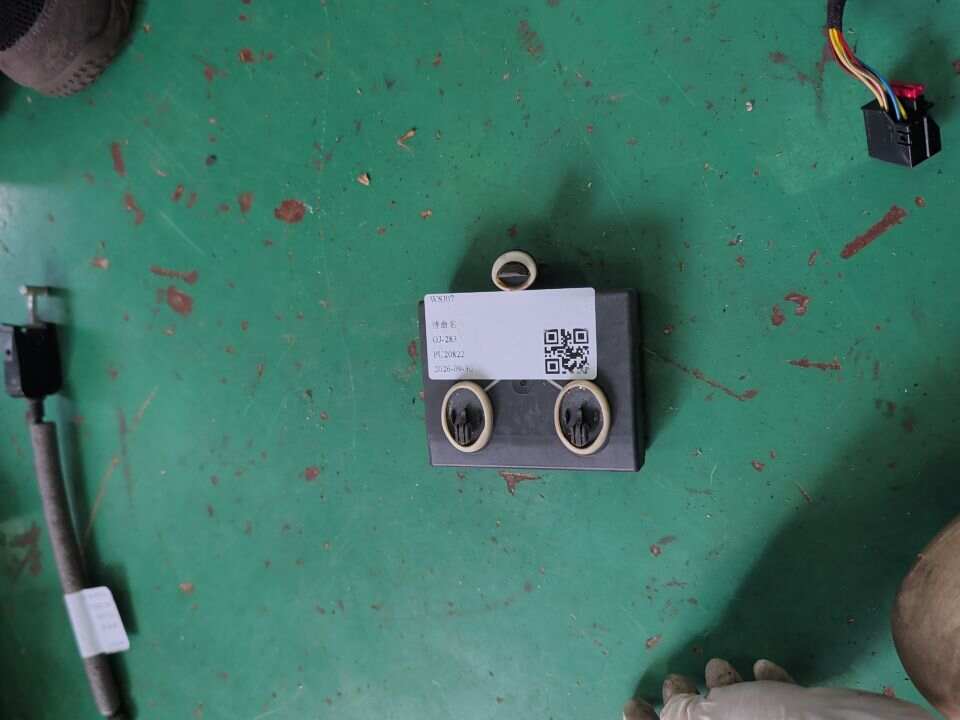 7N0959793 前车门控制单元（左）
