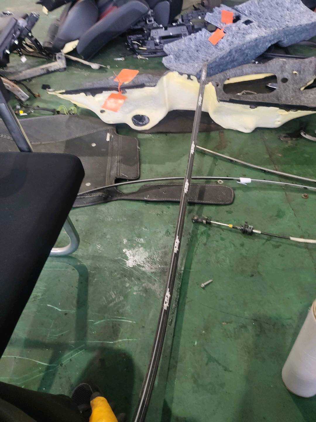B012484 顶盖左装饰条