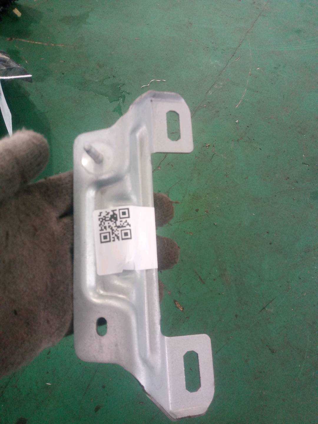 A1768100231 车顶扶手支架(右后)
