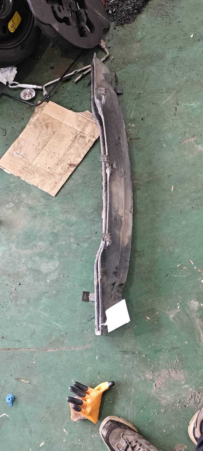 866301X000 后保险杠骨架