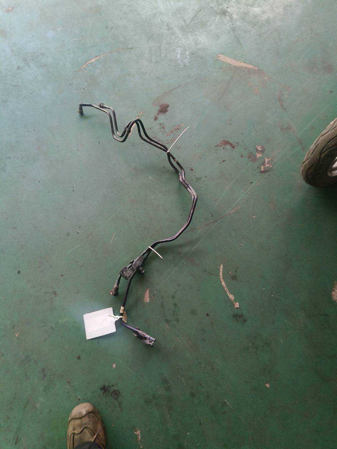T2H2712 燃油箱输油管