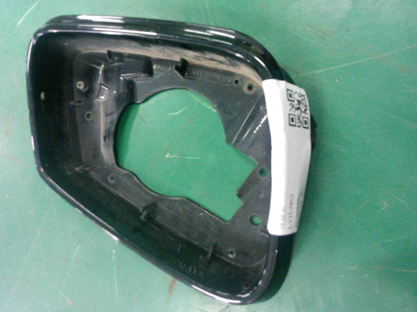 51167266032 倒车镜框（右）