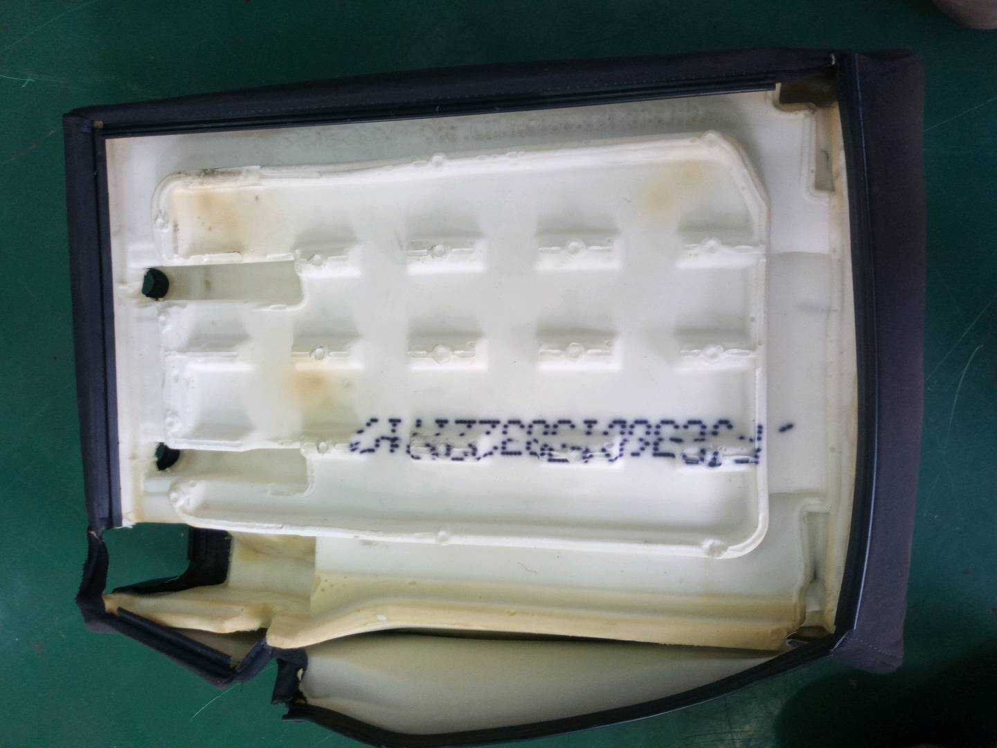 L8UD885775A 后座椅靠背软垫(左)