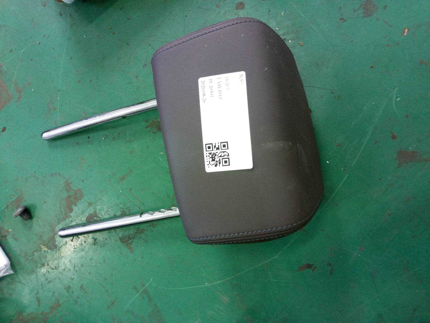 52208466028 后座椅头枕(右)