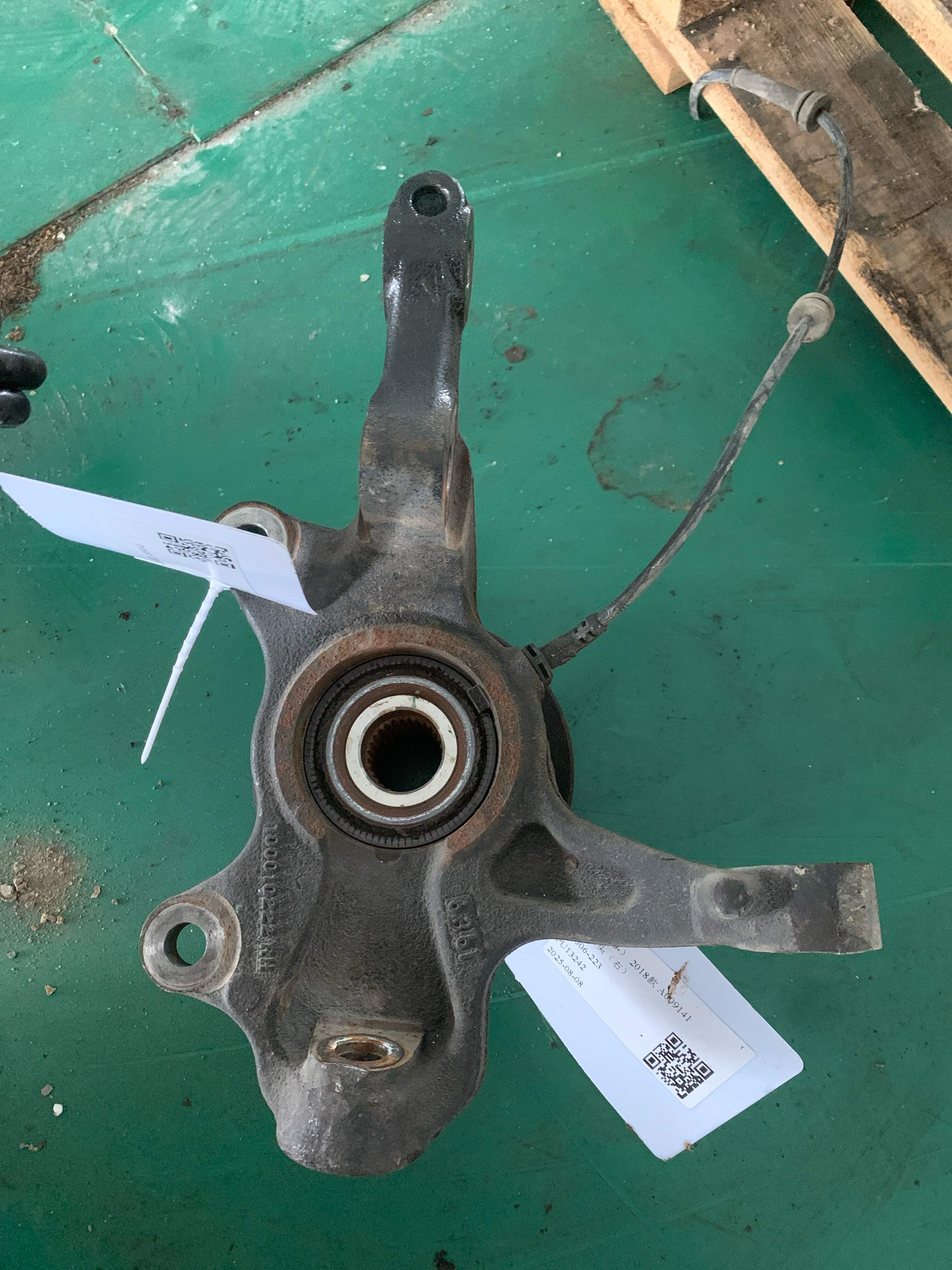 100010222 Front Steering Knuckle, Right