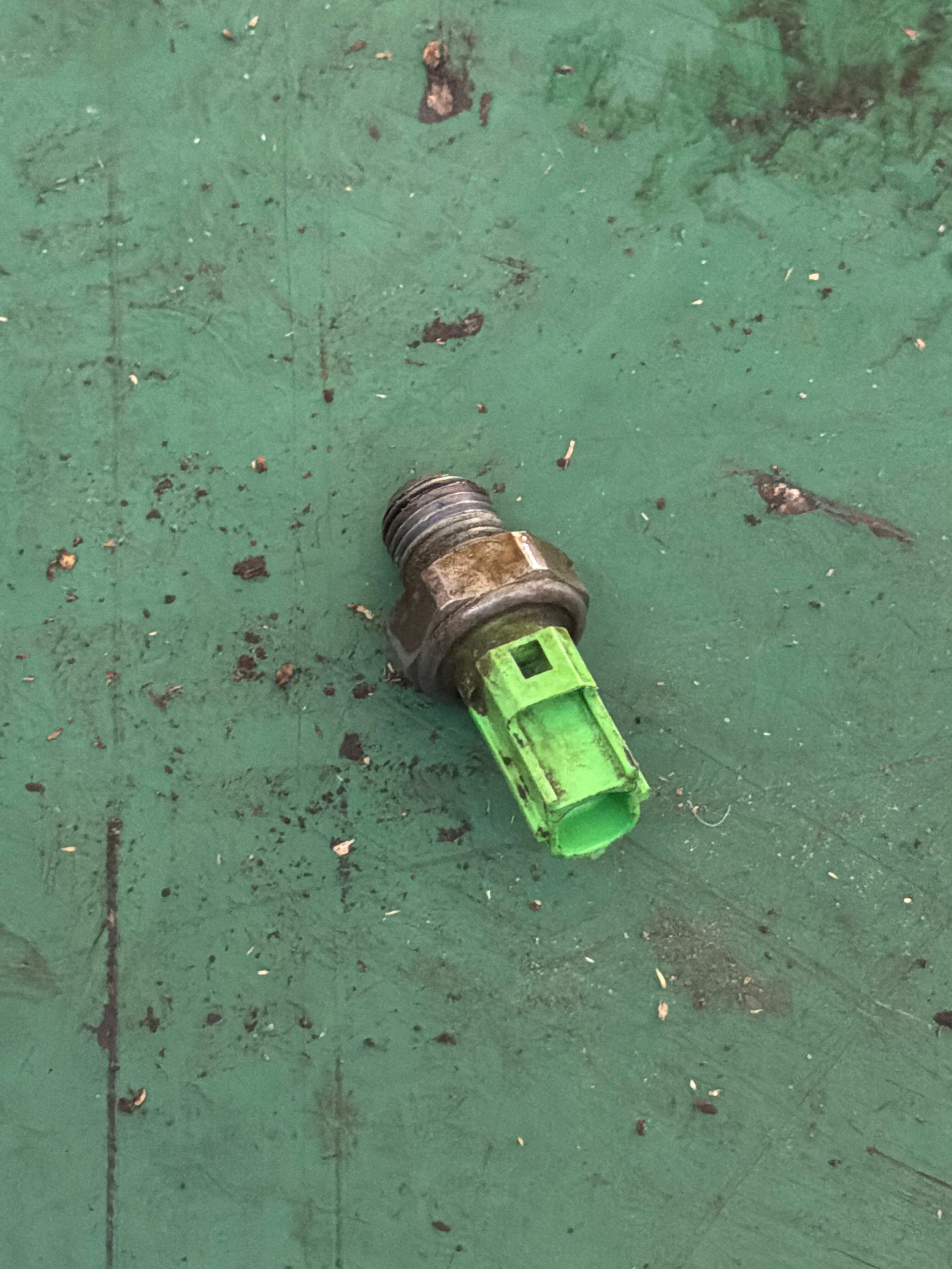 AJ813129 机油压力传感器