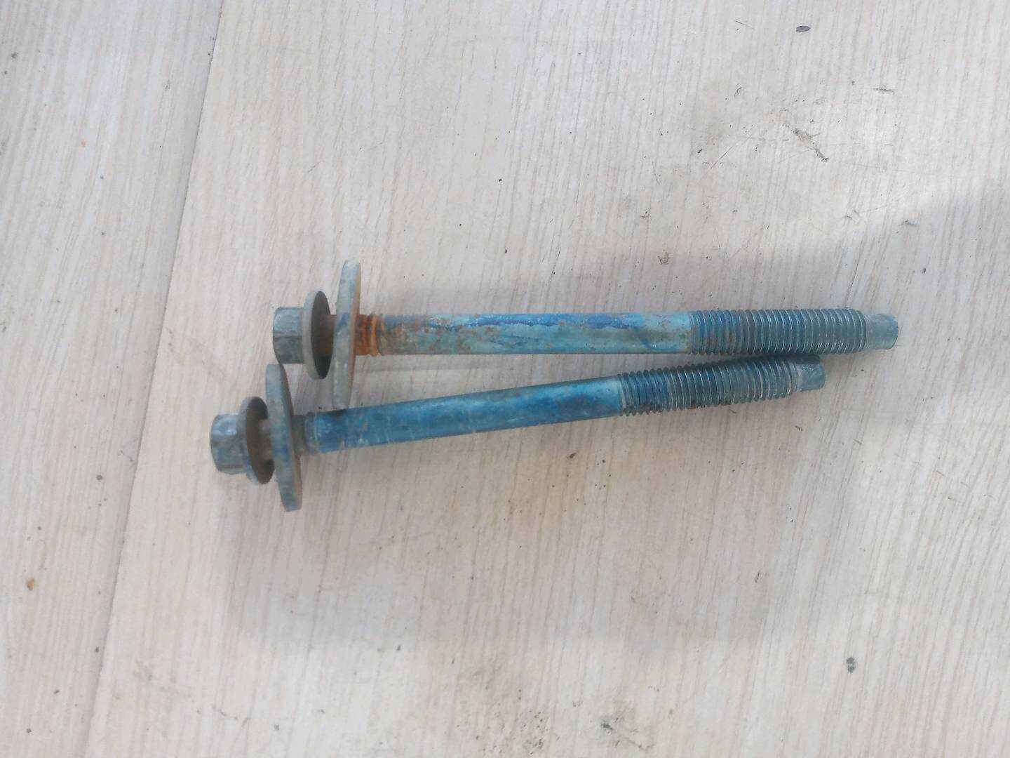 C2P7262 Bolt