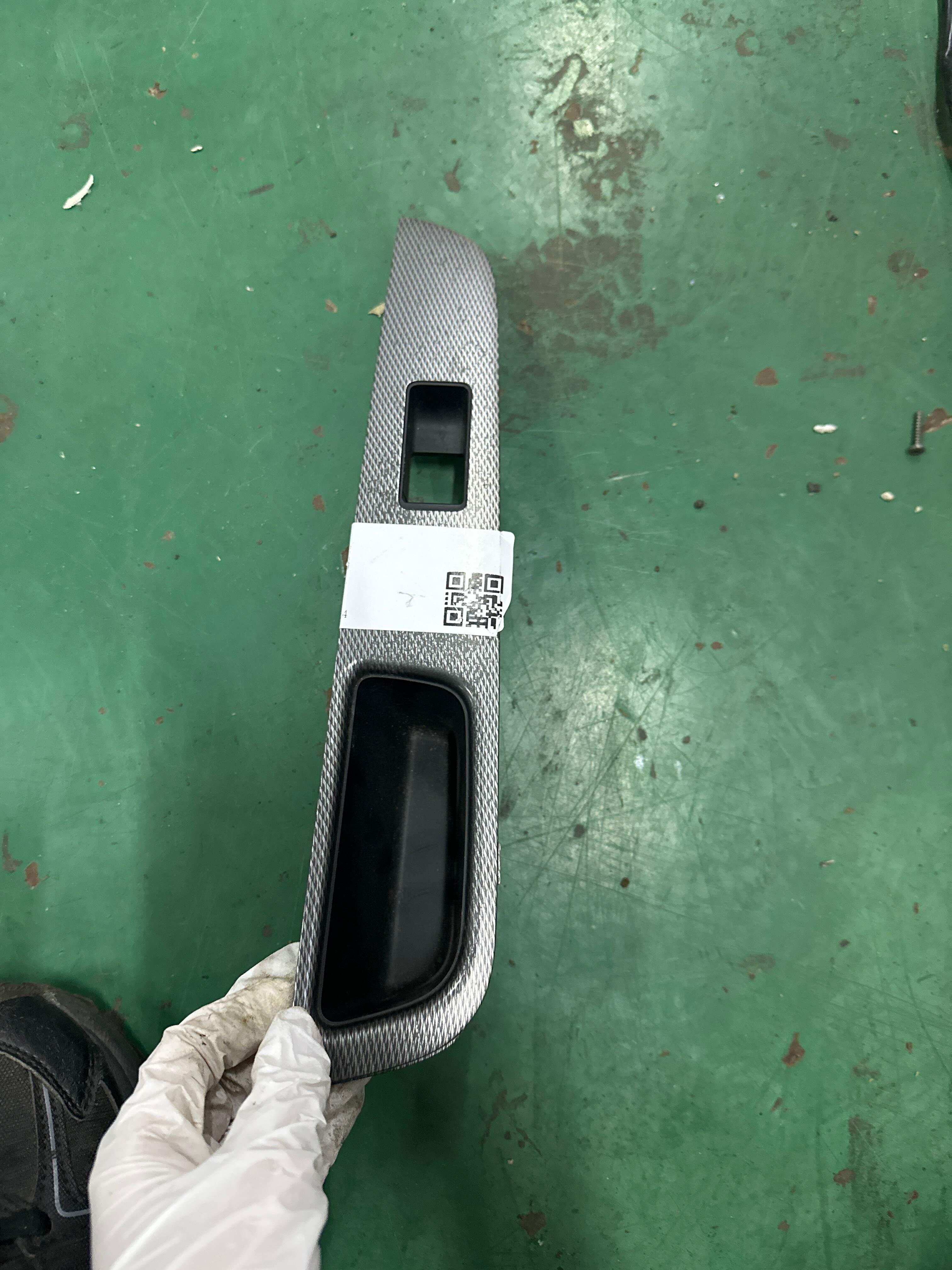 829611JZ0A 后门玻璃升降开关装饰板(左)