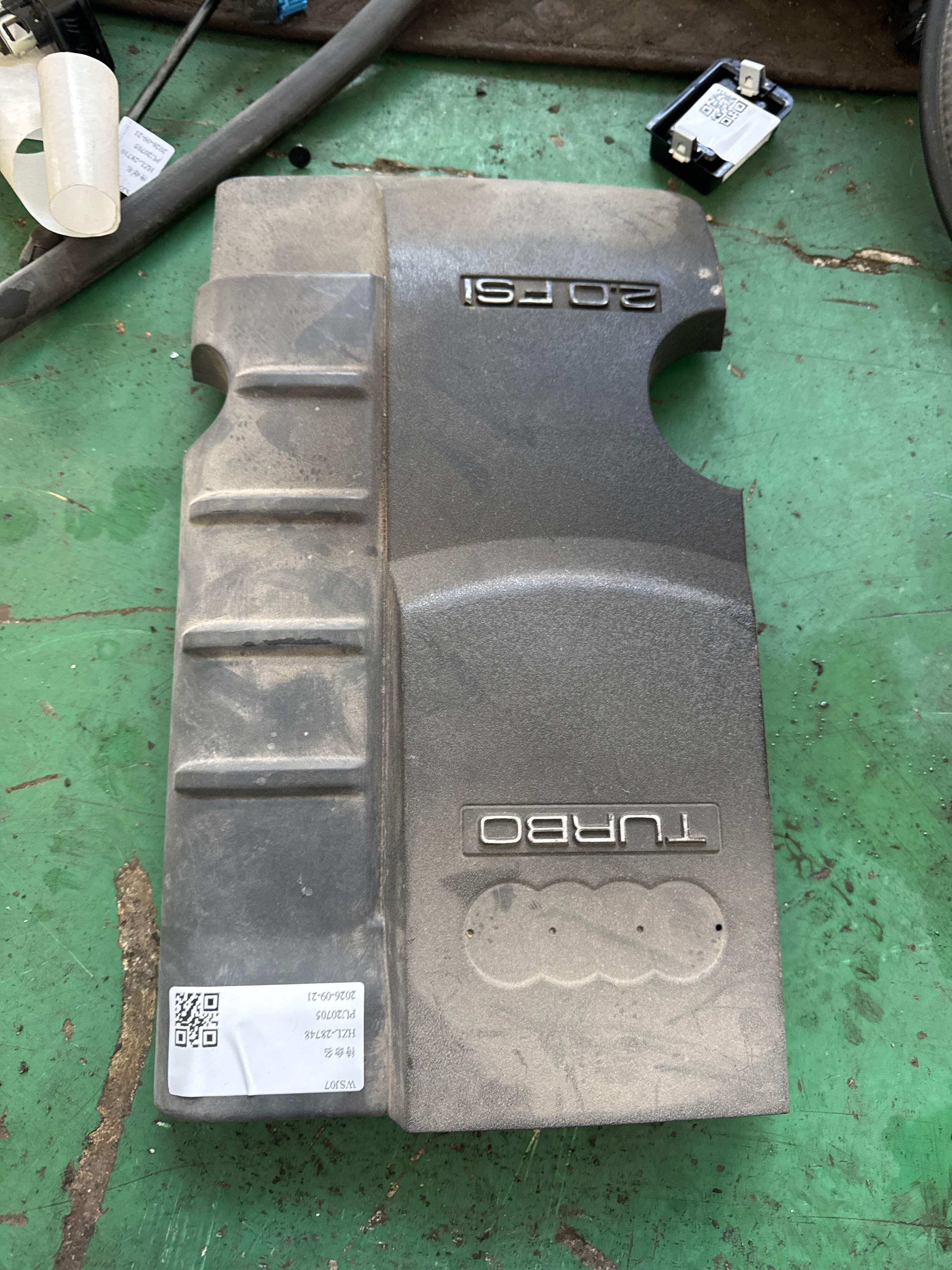 06D103925A 发动机装饰罩