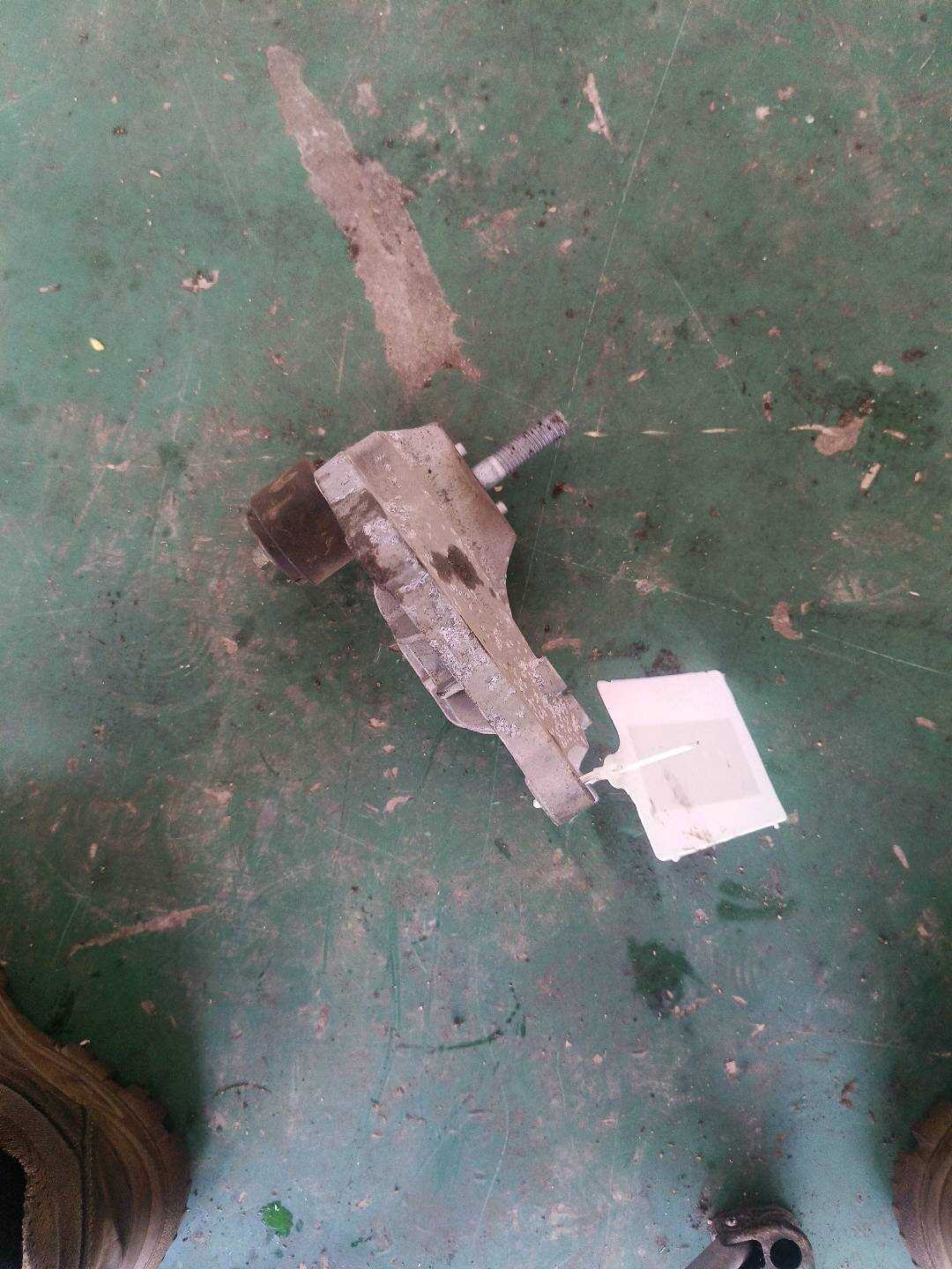 F2G37M125AB 发动机支架（左）