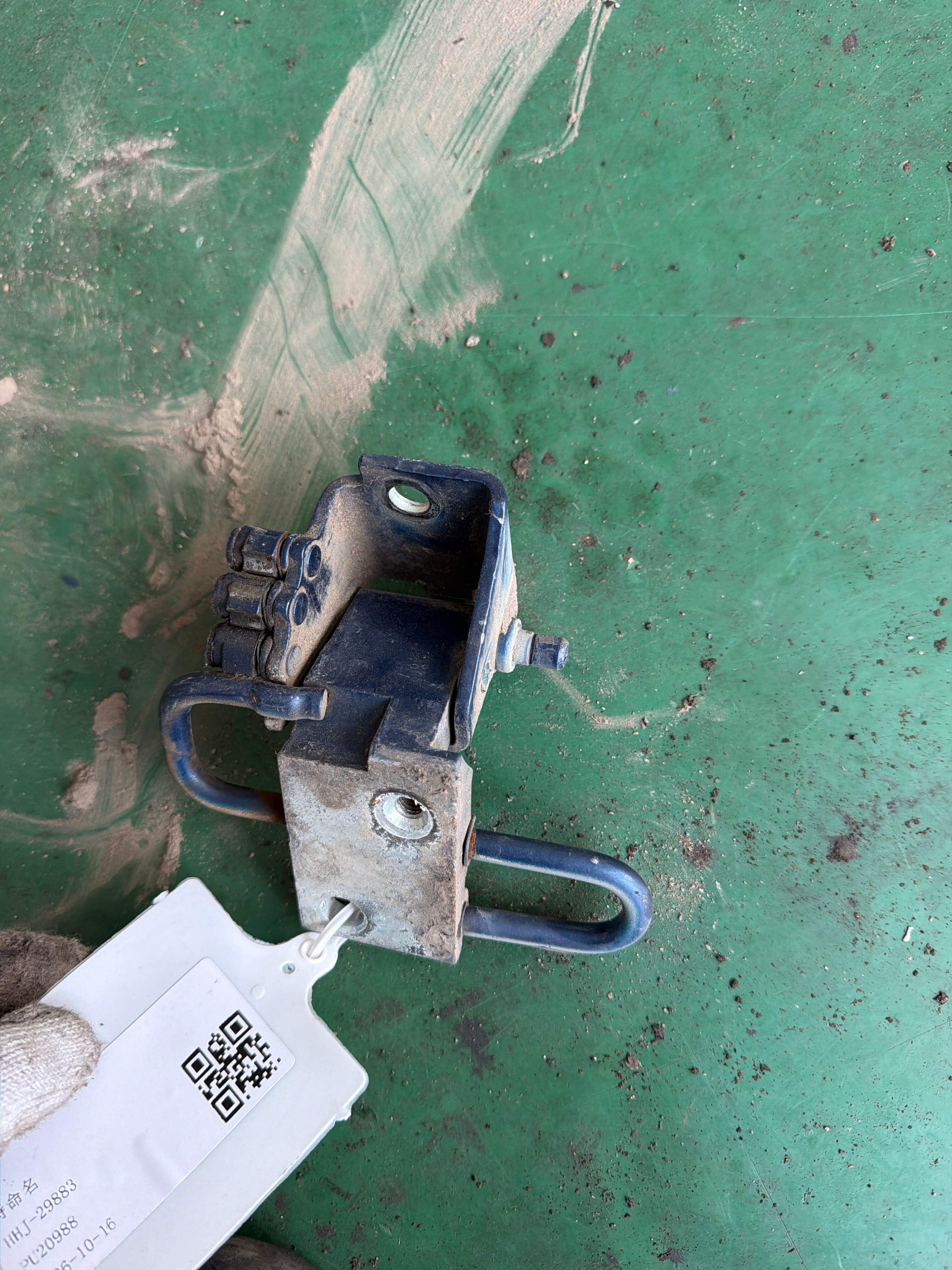 8E0831411B Front Door Hinge (Lower Left)