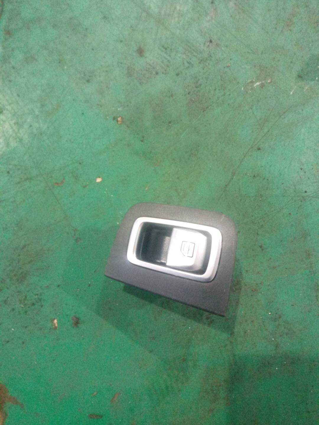 A22290522039051 Front Door Window Switch, Right