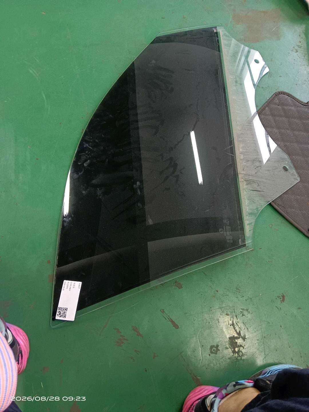 51339879326 前门玻璃(右)