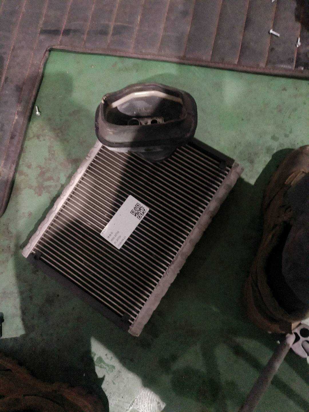8K1898967A 蒸发器芯
