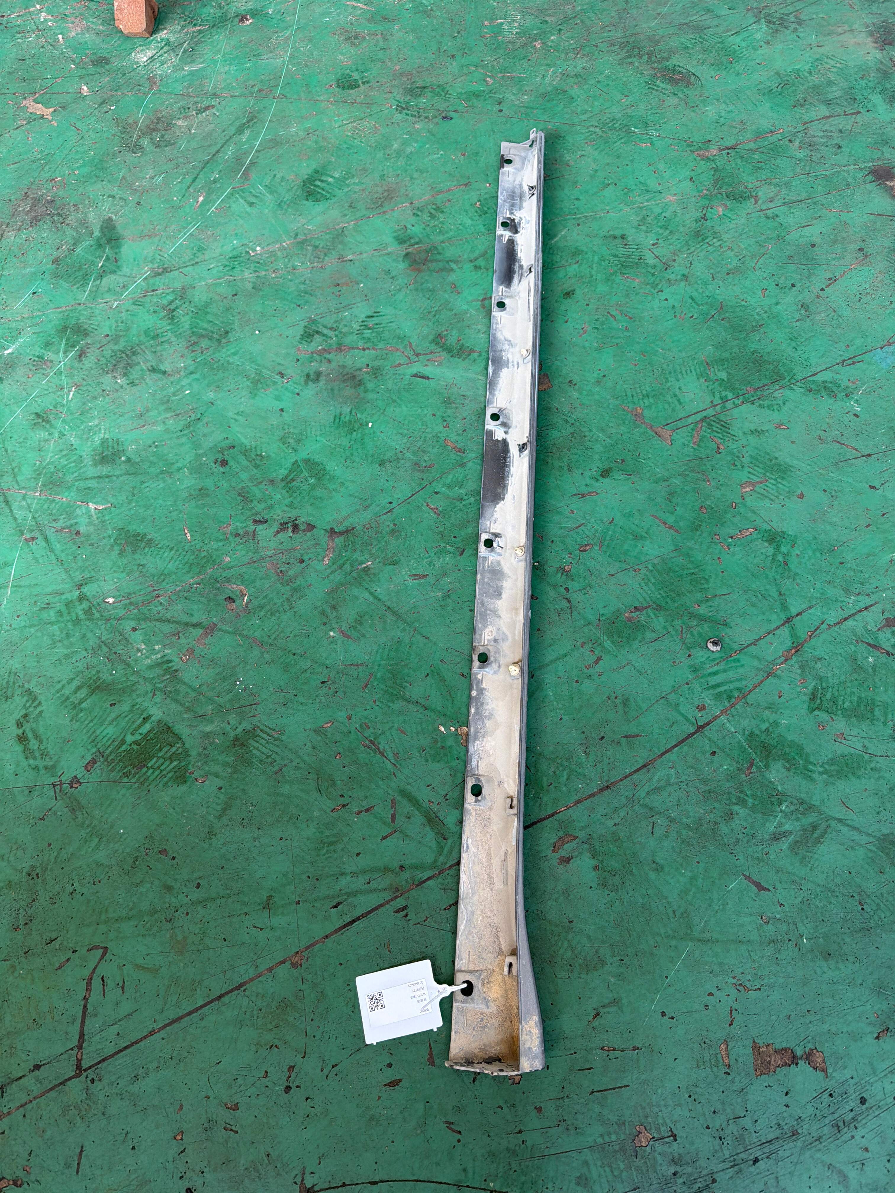 7585160050 Rocker Panel, Right