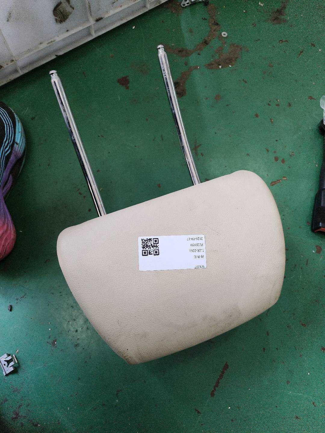 52107153360 副驾驶员座椅头枕