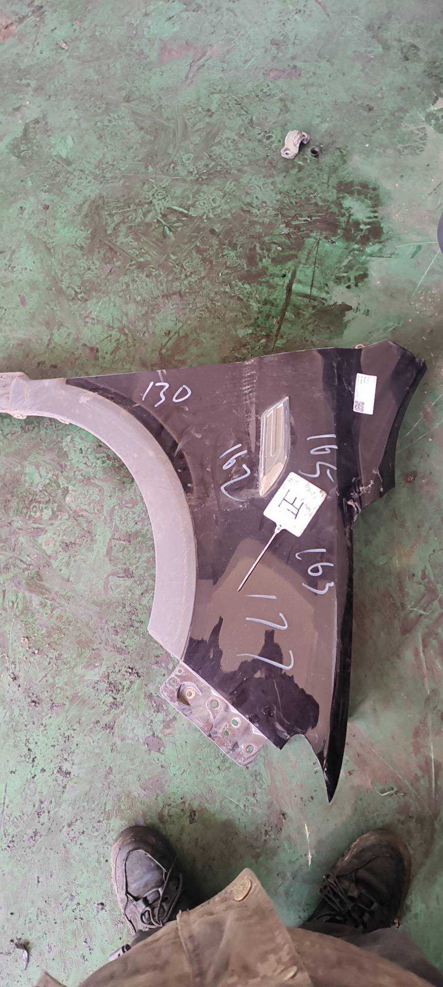 8403211FB02D Front Fender, Right