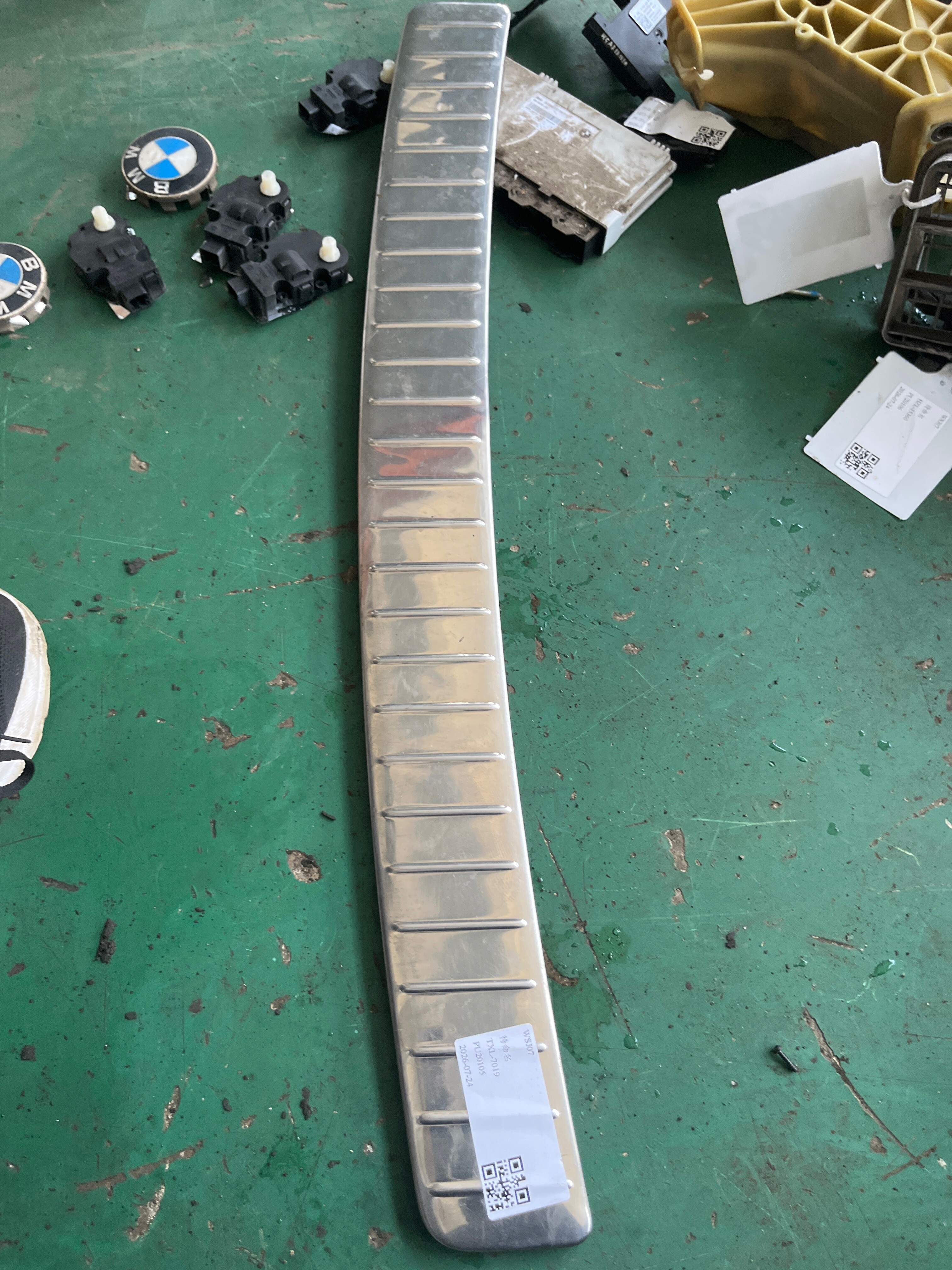 A1648800111 后保险杠踏板