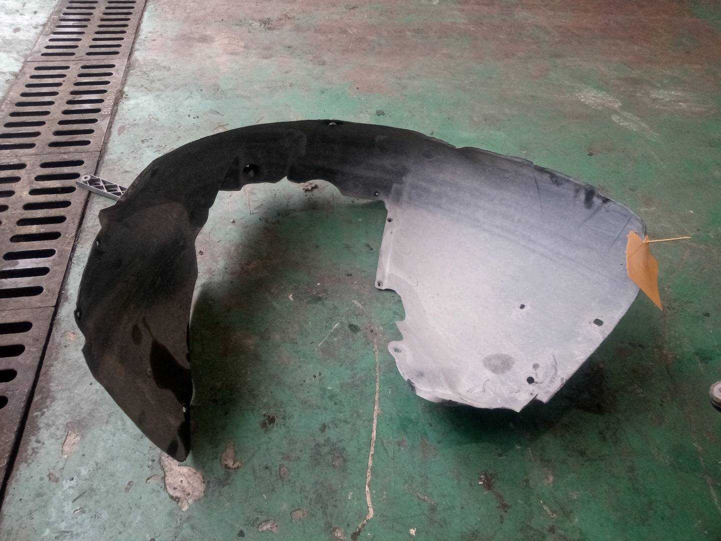 8E0821172C Front Fender Liner, Right