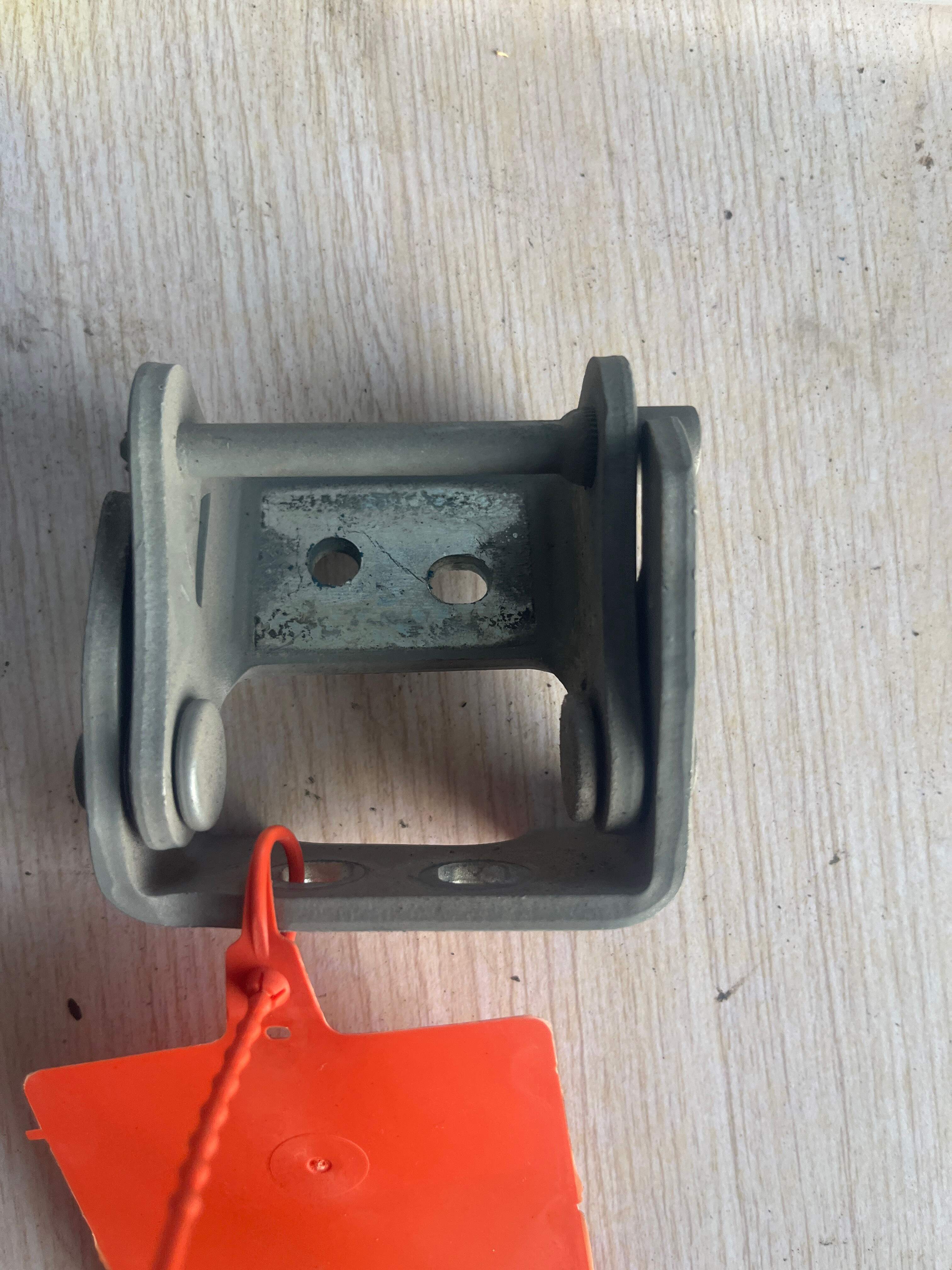 9044989 Front Door Hinge (Upper Left)
