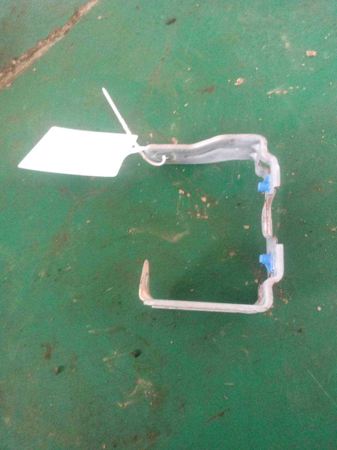 51169326846 Center Console Bracket, Center