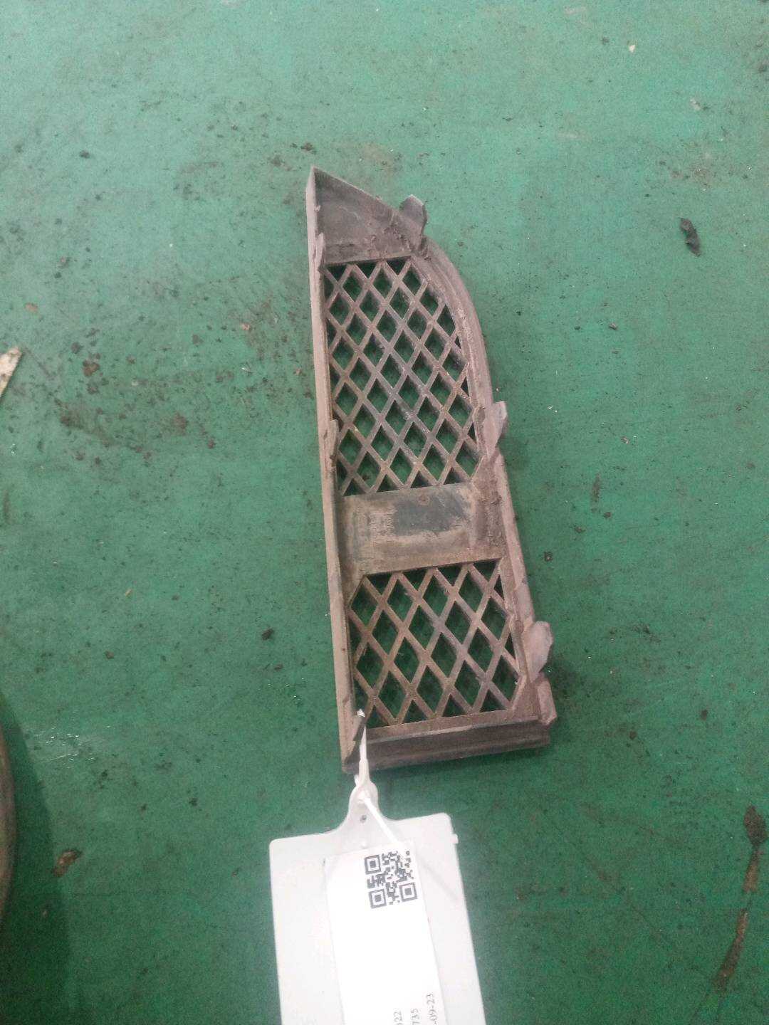 51117135564 前保险杠格栅(右)