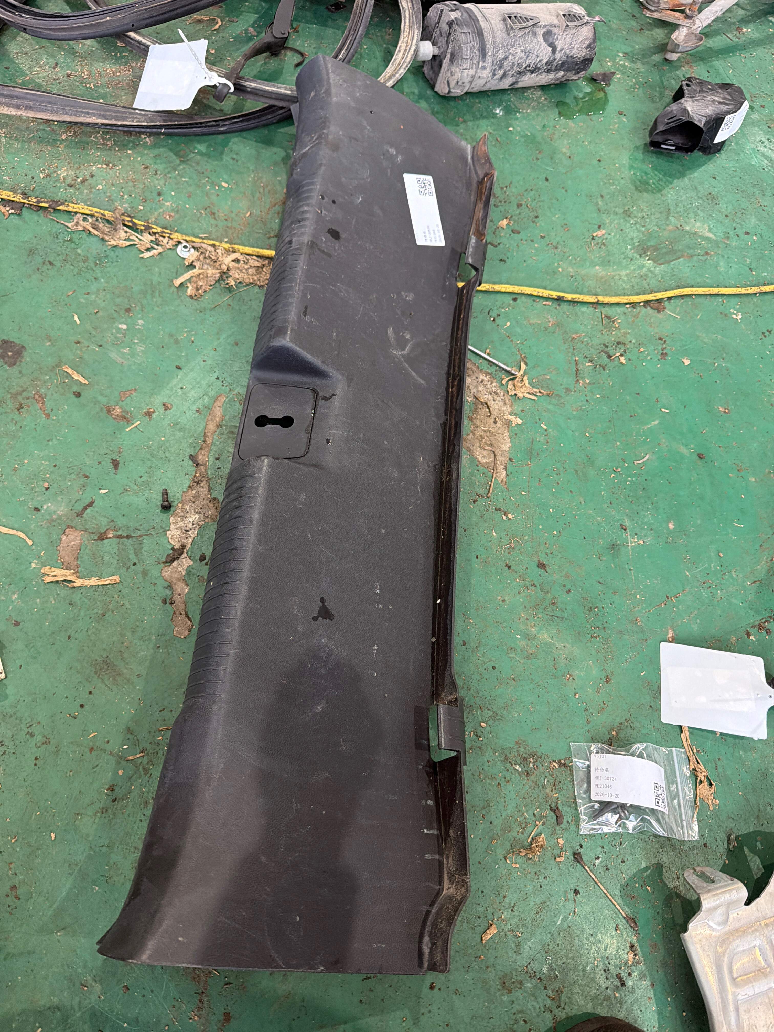 39179001 Rear Panel Trim