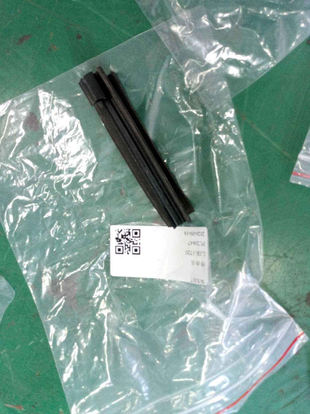 51337269743 前门导轨外封条