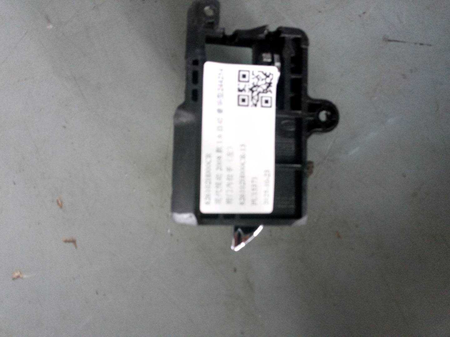 826102H000CR 前门内拉手(左)
